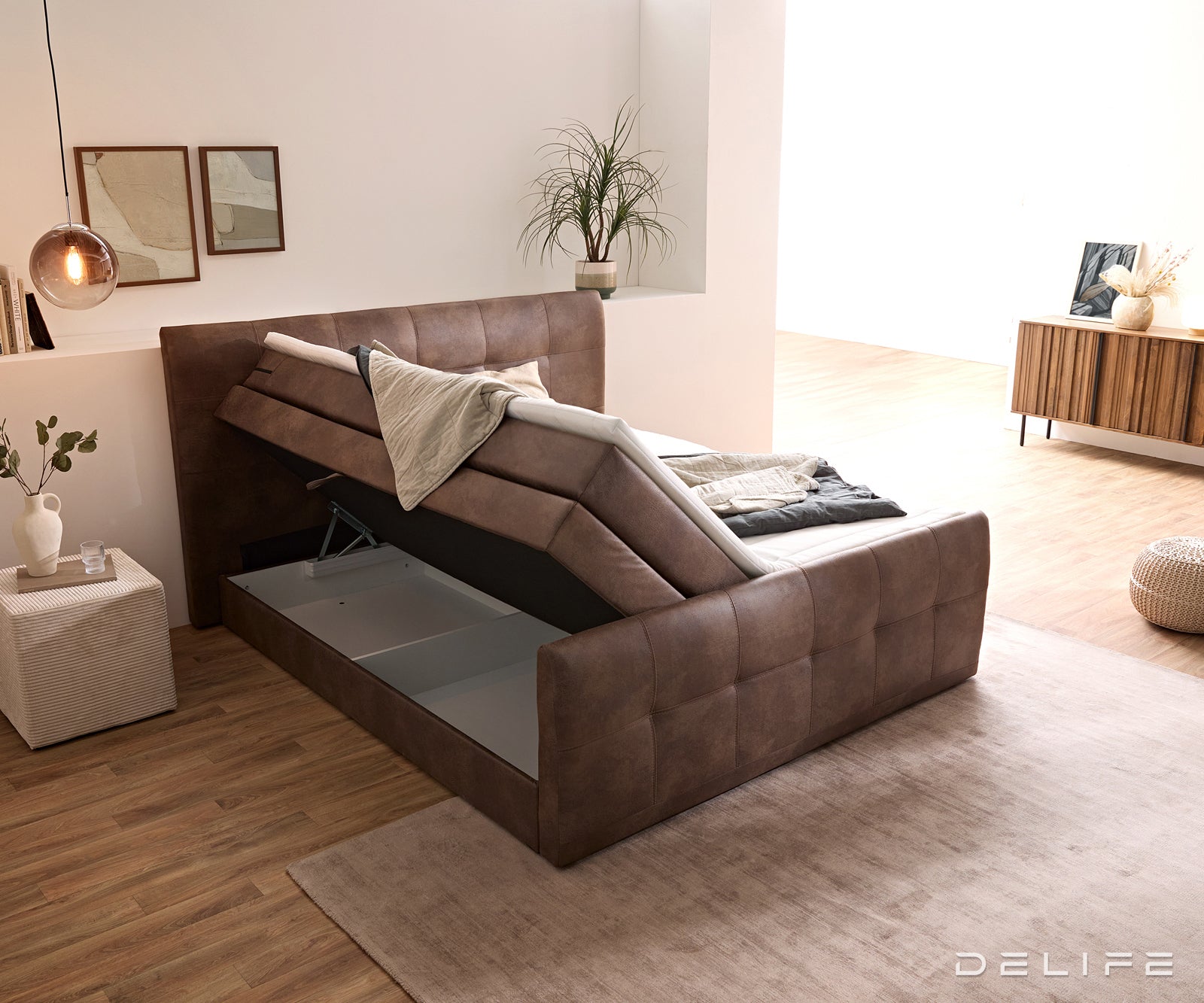 Postelja Amarillo z vzmetnim okvirjem in zabojem za shranjevanje - Kvadratna prešita - Mikrofibra