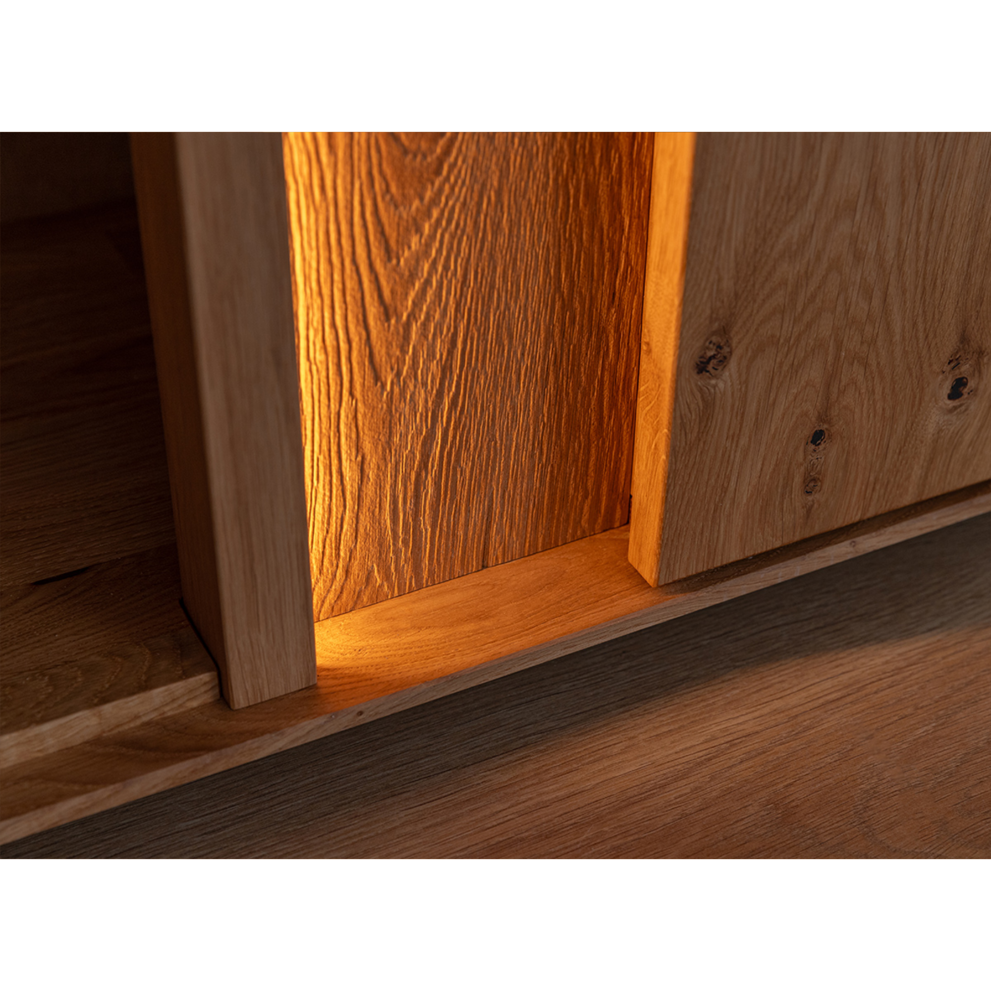 Vitrina Collodi 84,50x205 cm, Material: Masivno hrastovo les