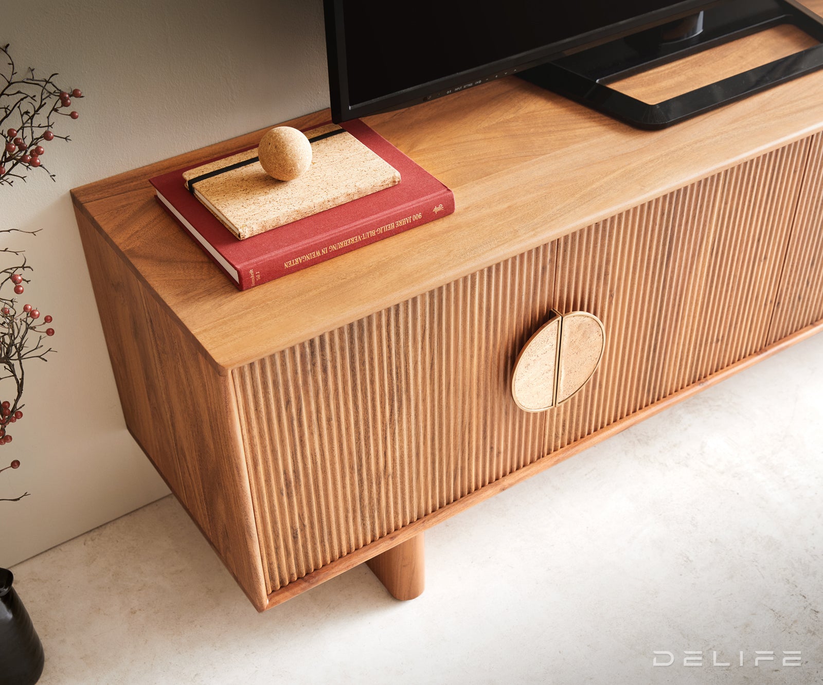 Predalnik Surimu, Material: Akacija