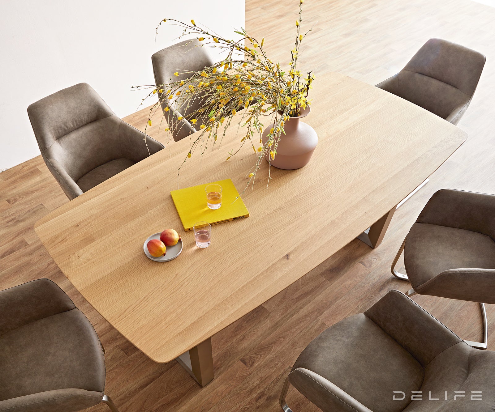 Jedilna miza Edge Bott, Material: Hrast