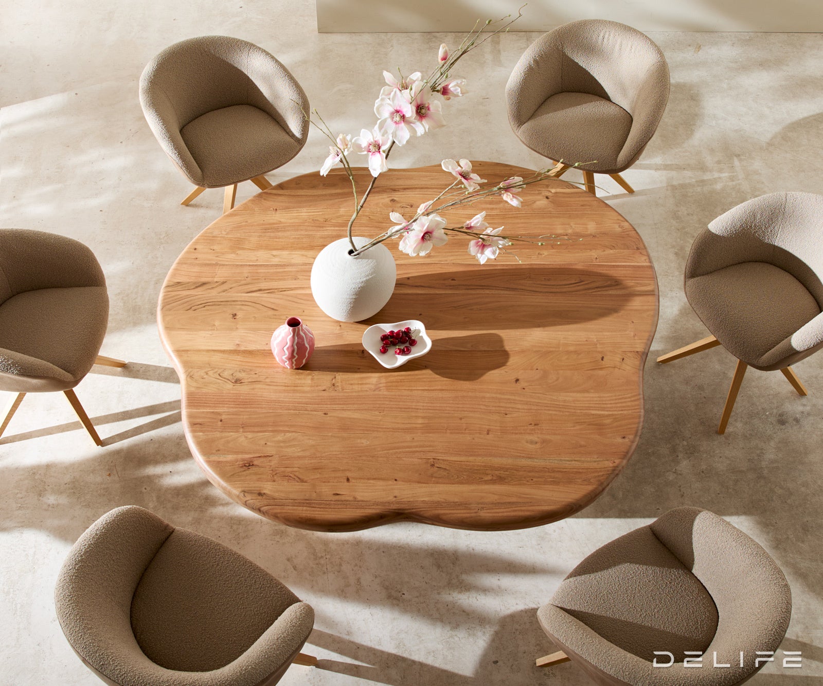 Jedilna miza Orbion 174x167cm, Material: Akacija