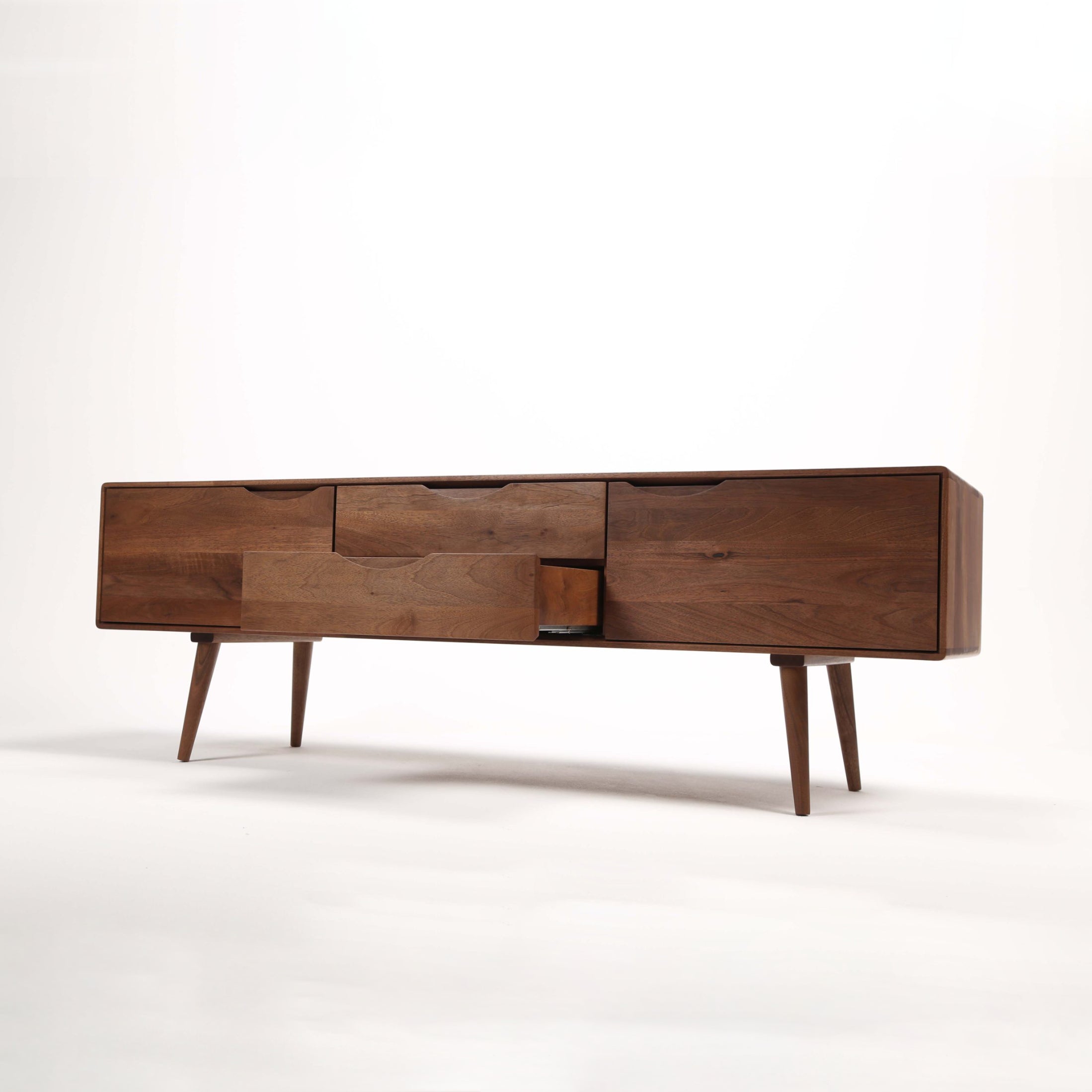 TV komoda Primo Bassa 160x41,5 cm, material: polno les oreh