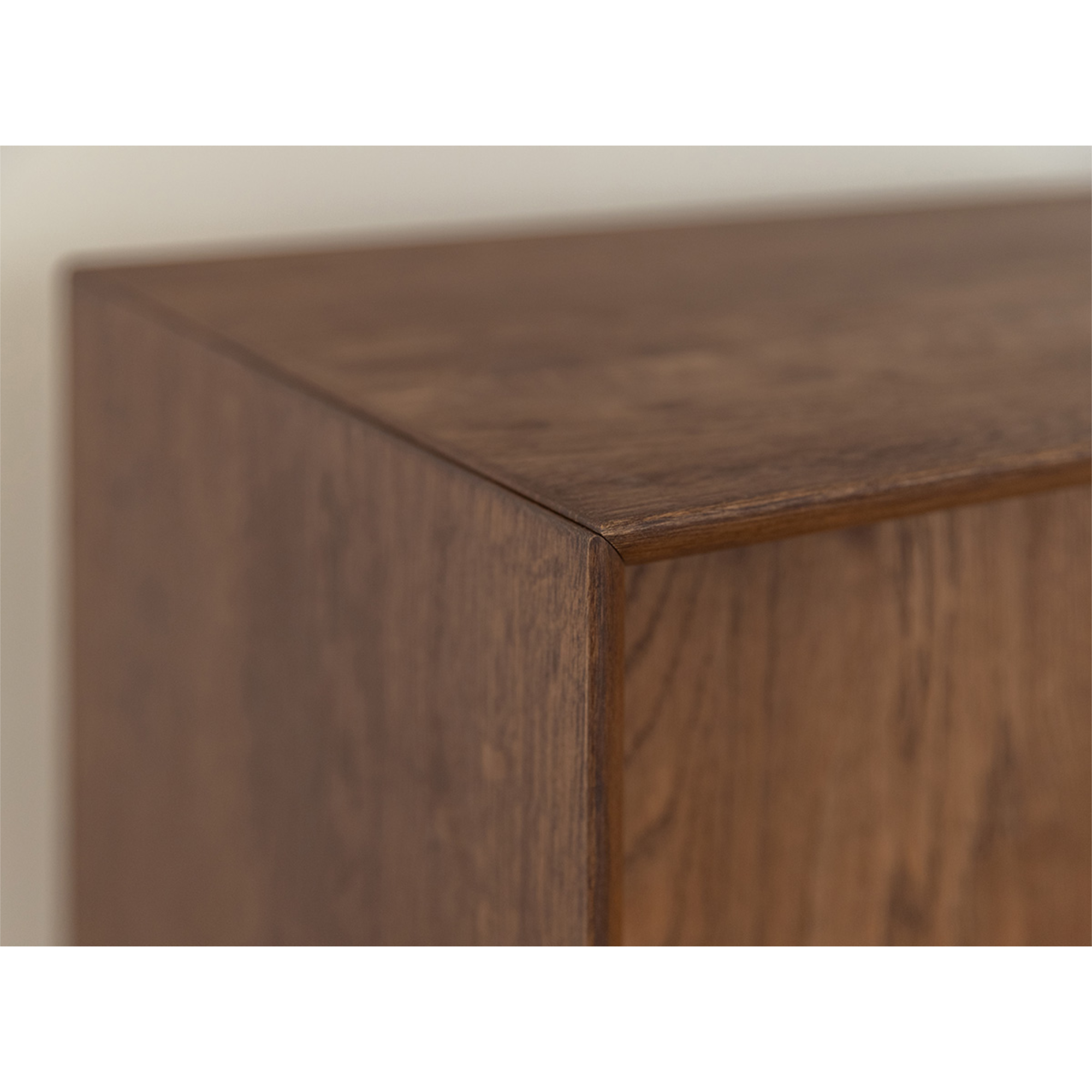Komoda Modern Loft 120,50x45 cm s steklom, material: masivno hrastovo les