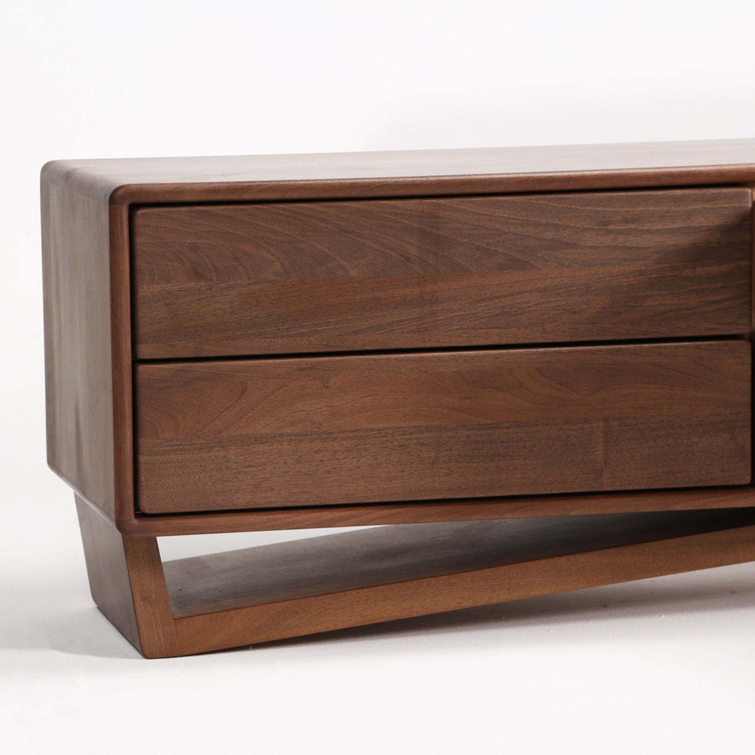 TV komoda Linea 180x44,5 cm, material: polno les oreh