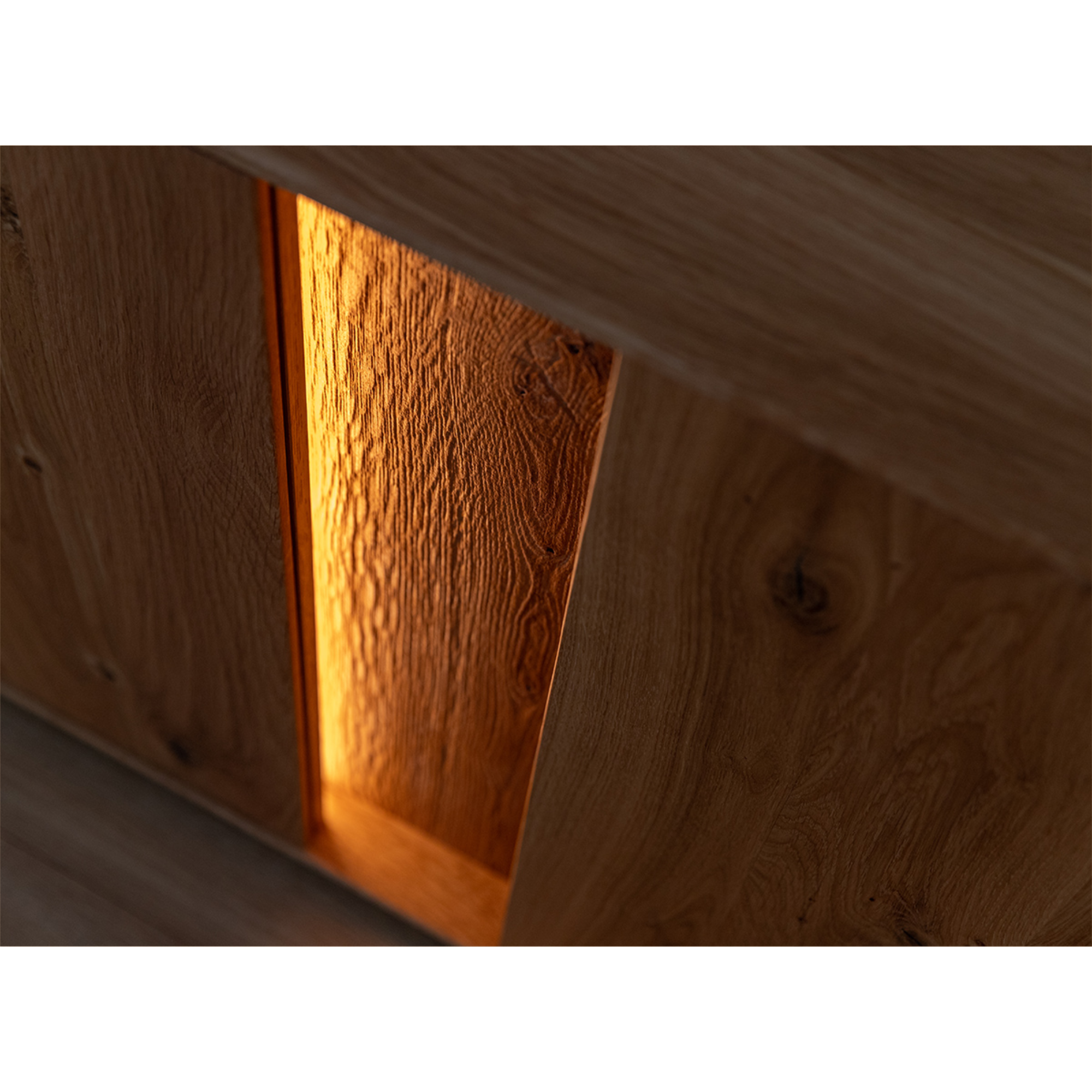 TV komoda Collodi, material: masivni hrast