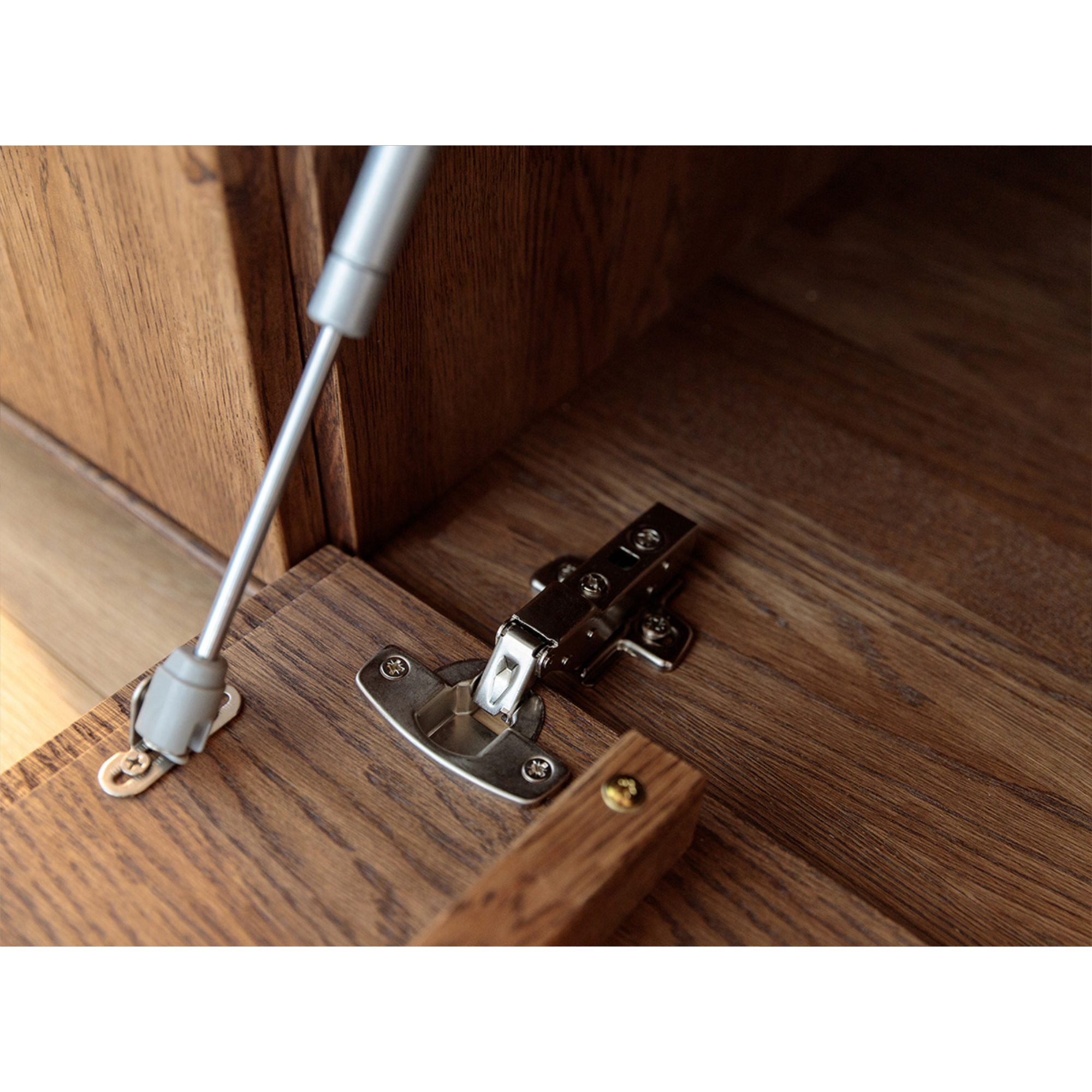 TV komoda Collodi, material: masivni hrast