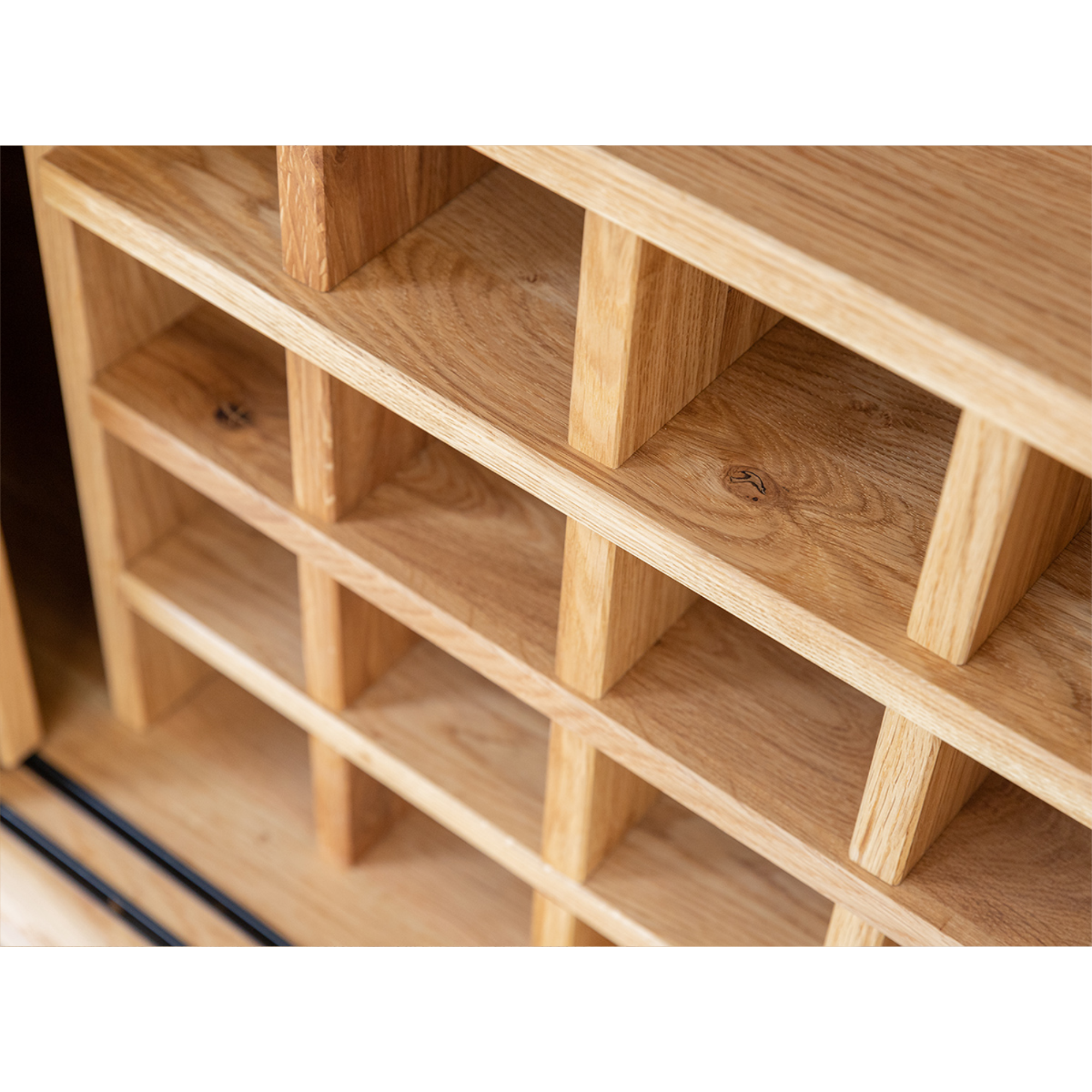Komoda Modern Loft 101x45 cm s steklom, material: masivni hrast