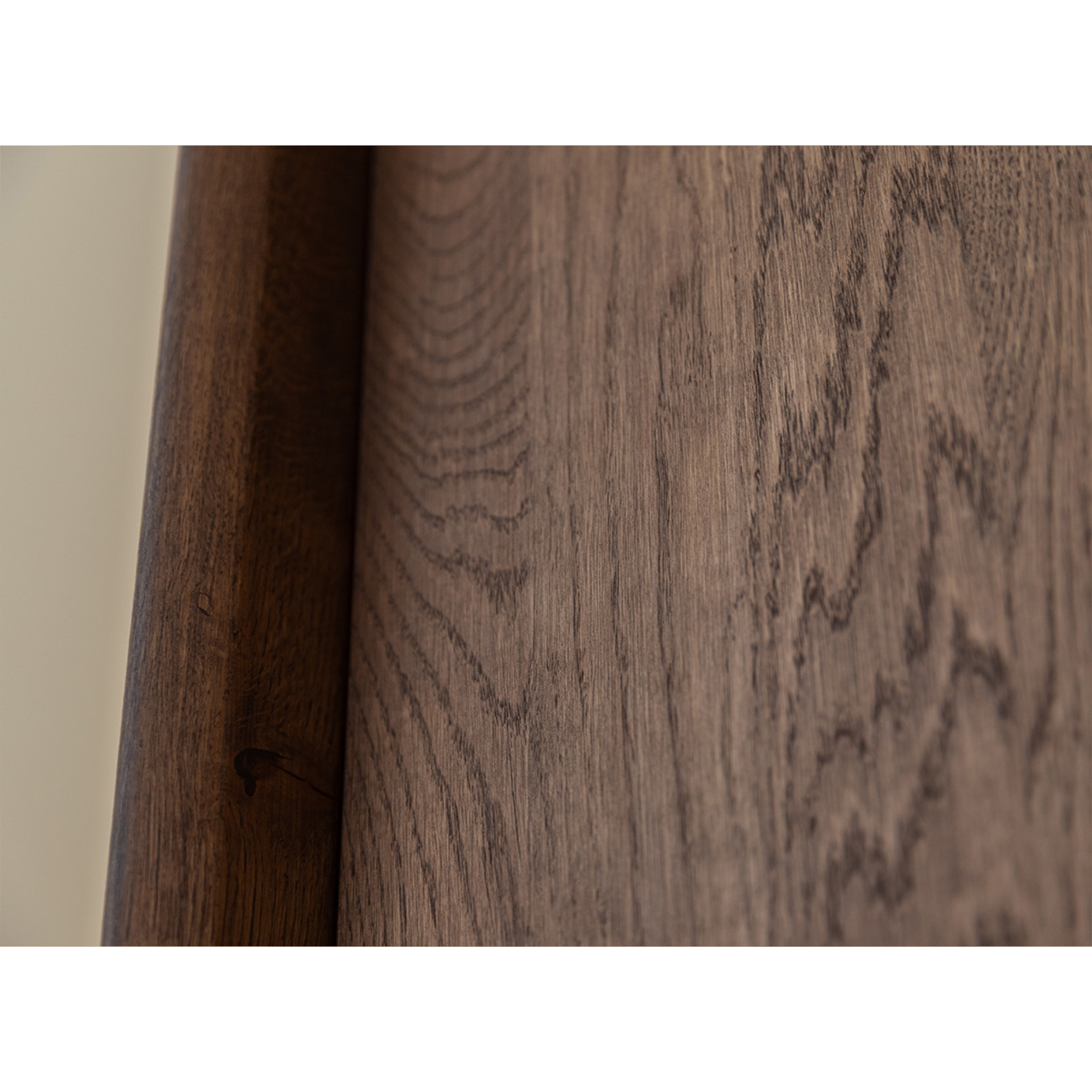 Komoda Modern Loft 120,50x45 cm s steklom, material: masivno hrastovo les