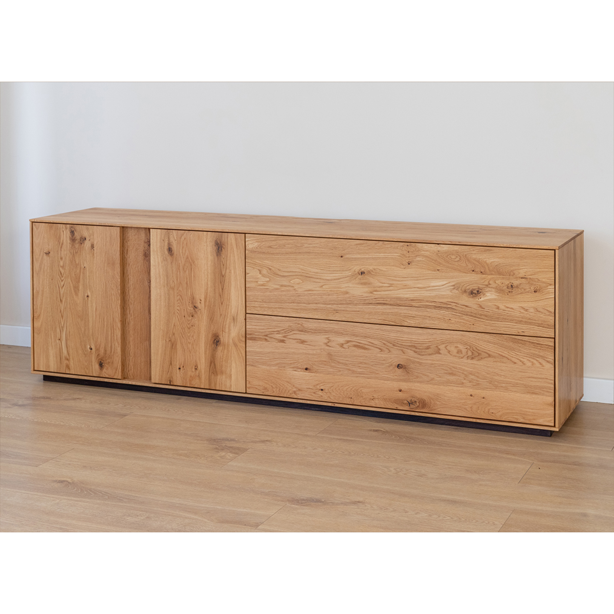 TV komoda Collodi, material: masivni hrast