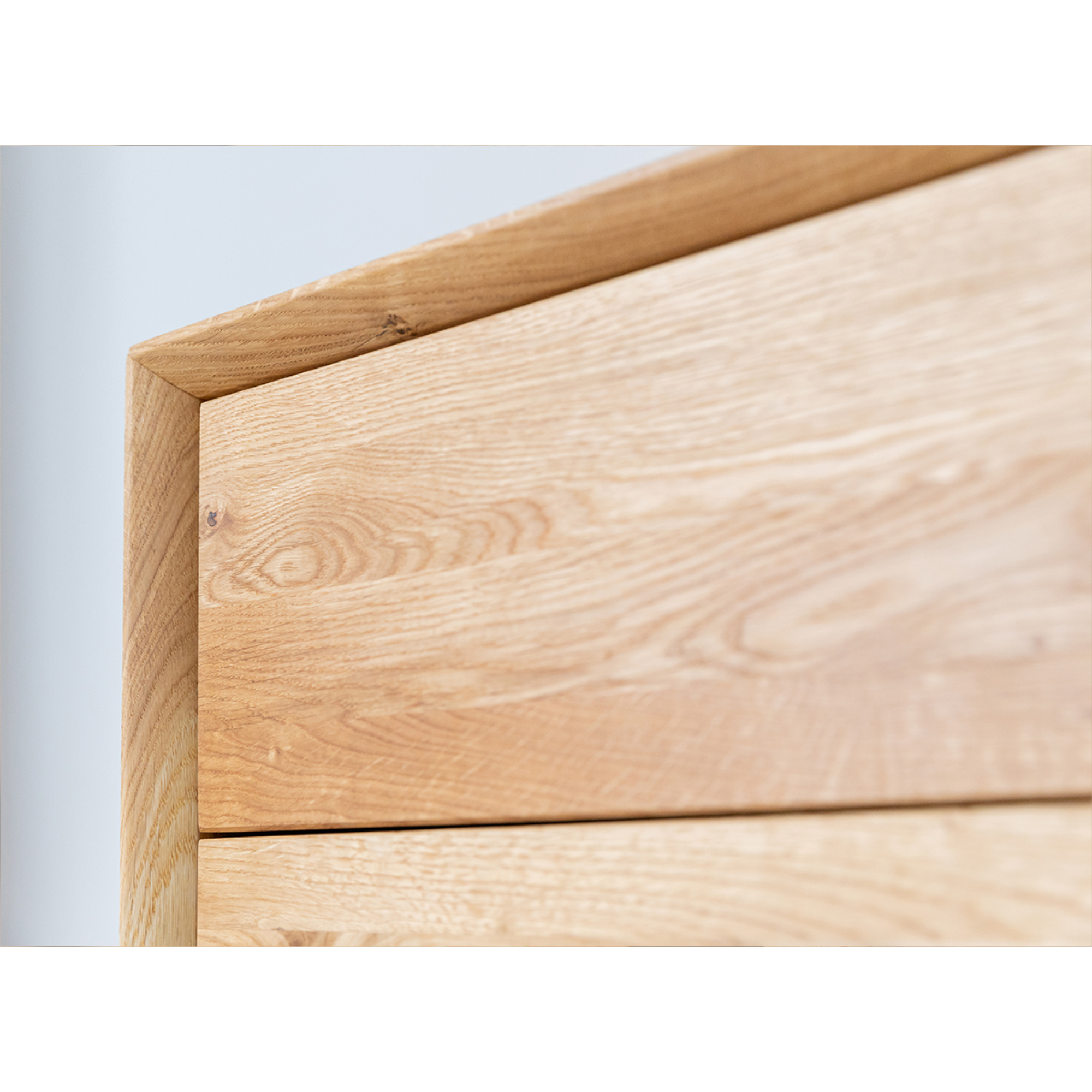 Komoda Modern Loft 120,50x45 cm s steklom, material: masivno hrastovo les