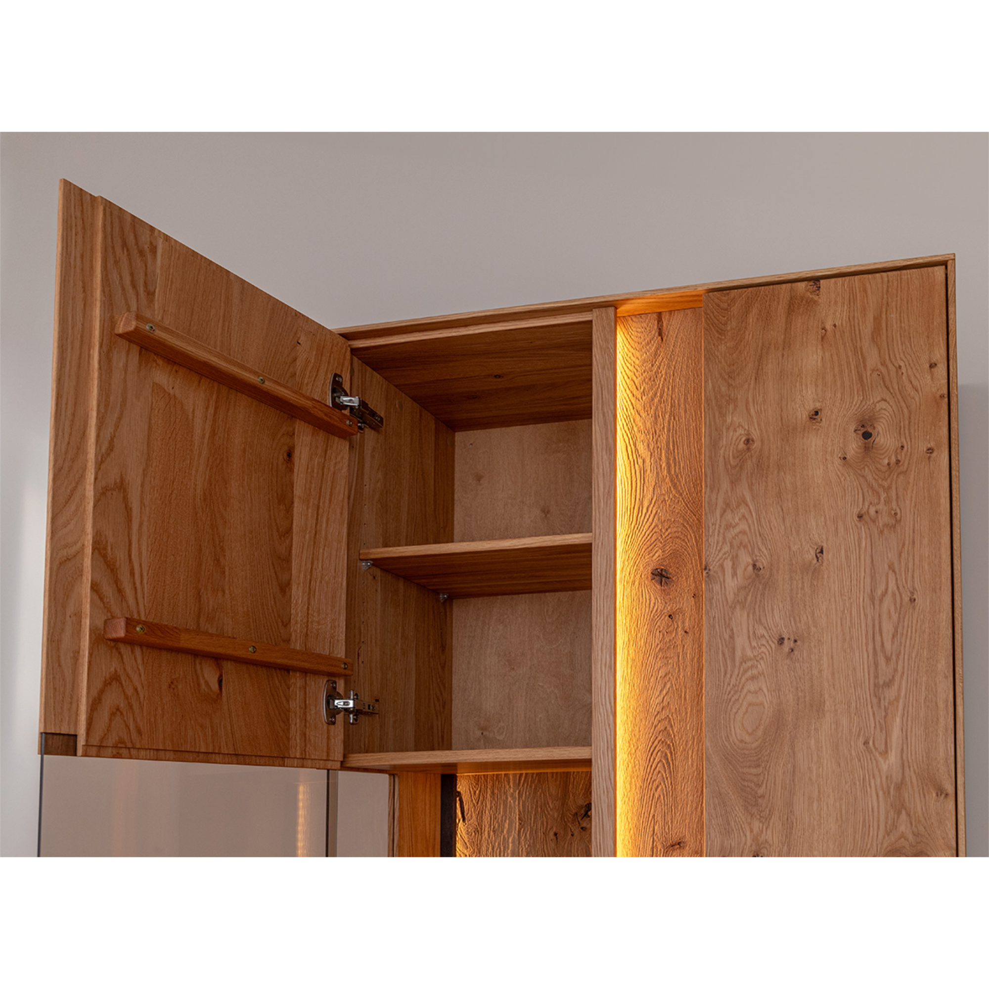 Vitrina Collodi 84,50x205 cm, Material: Masivno hrastovo les