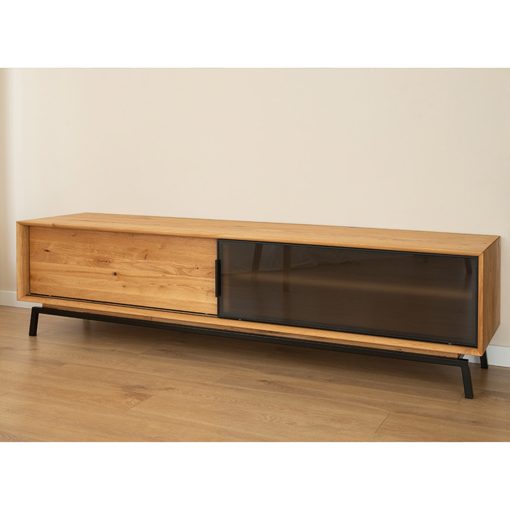 TV komoda Modern Loft 200x50 cm s steklom, material: masivni hrast