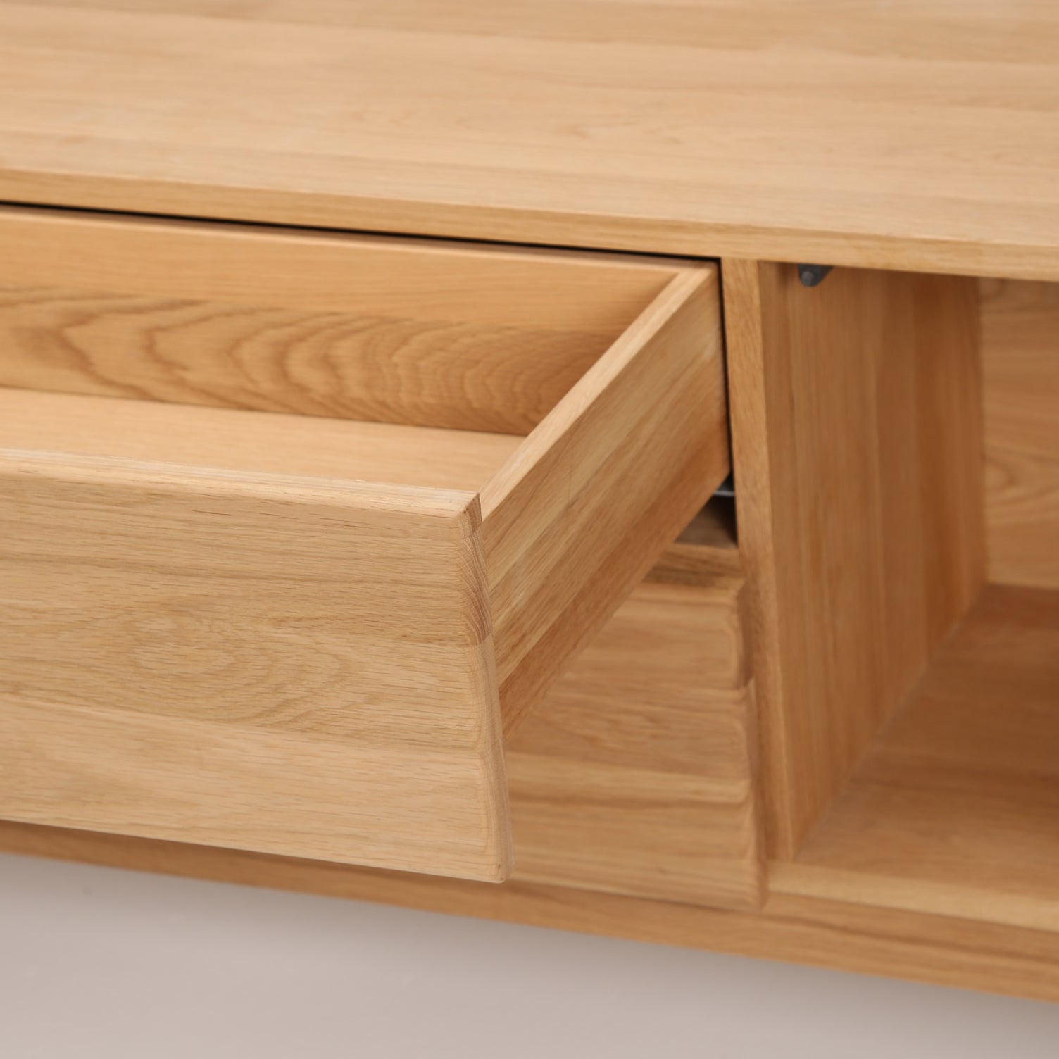 TV komoda Luba 180x40,3 cm, material: masiven hrast