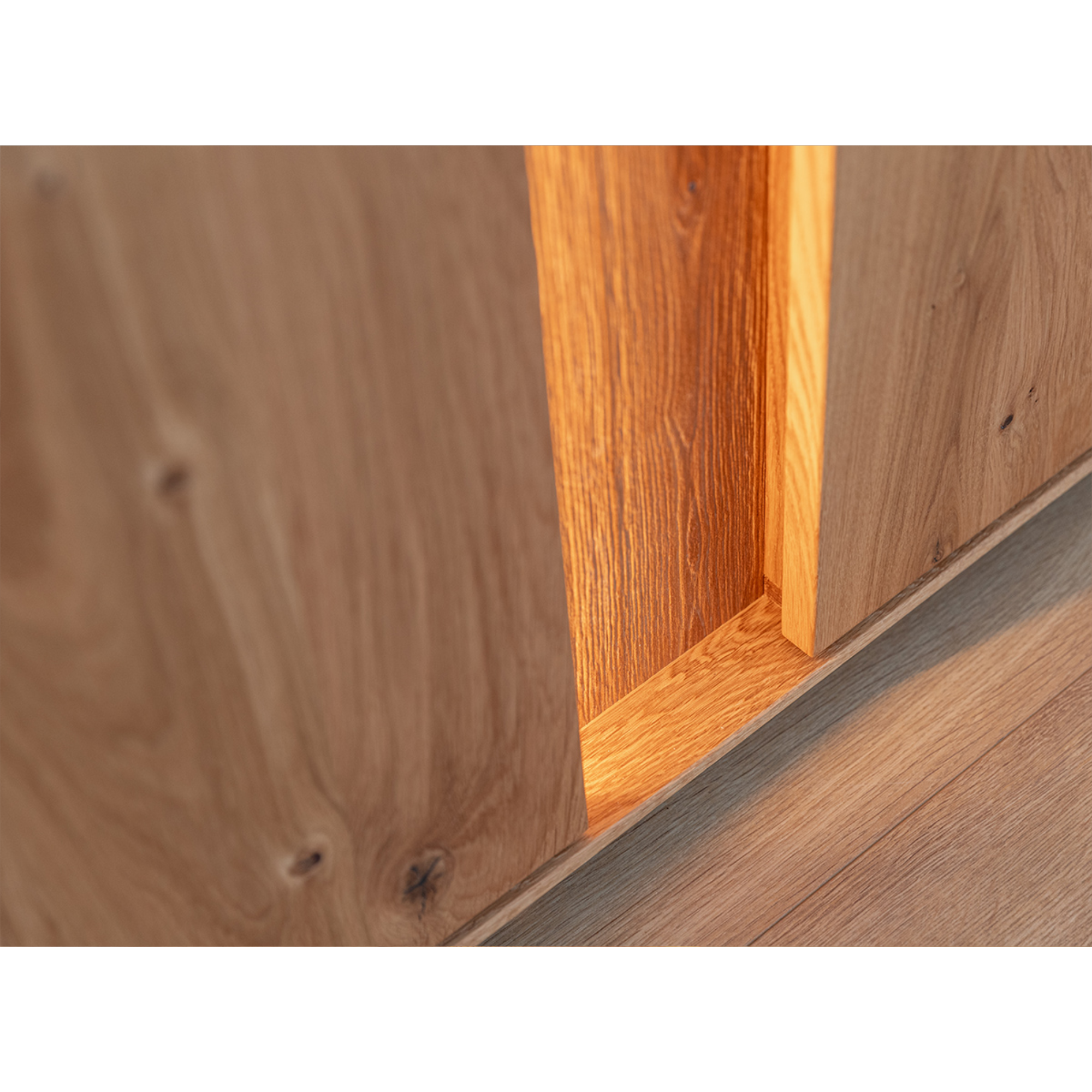 TV komoda Collodi, material: masivni hrast
