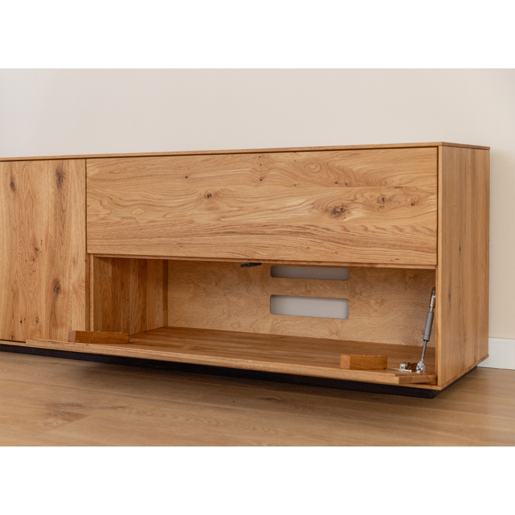 TV komoda Collodi, material: masivni hrast