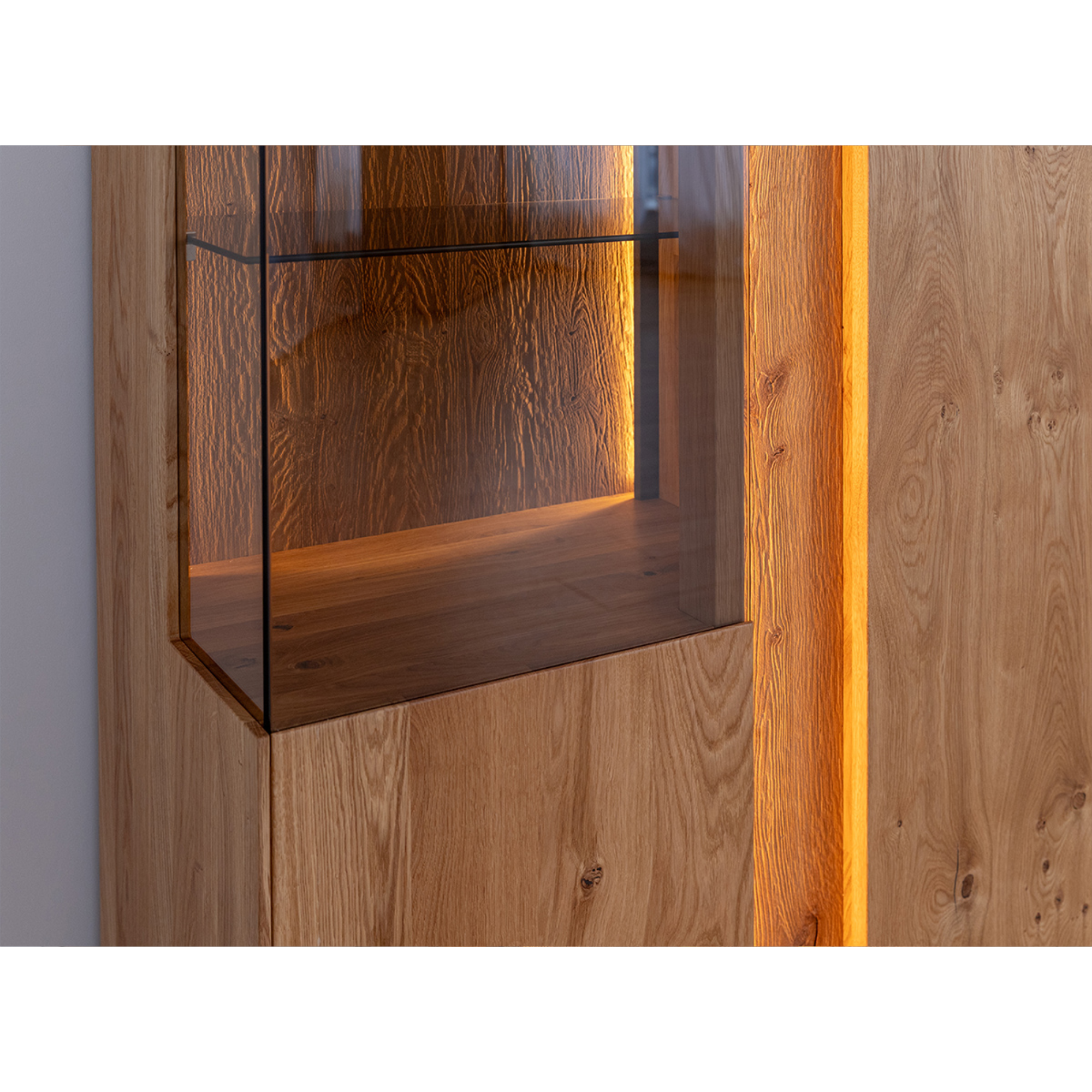 Vitrina Collodi 84,50x205 cm, Material: Masivno hrastovo les