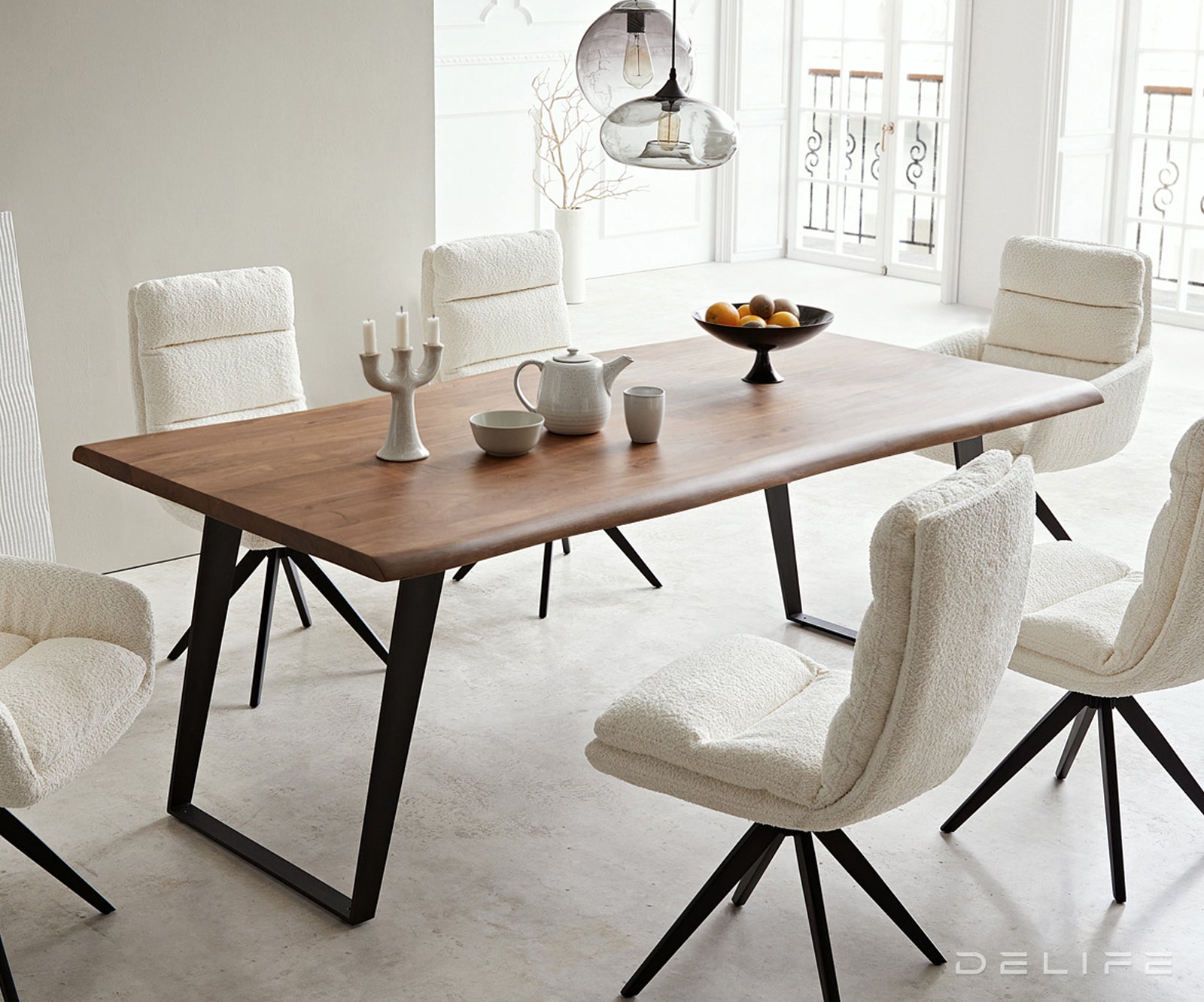 Jedilna miza z robom, Material: Akacija, Debelina deske: 3,5 cm