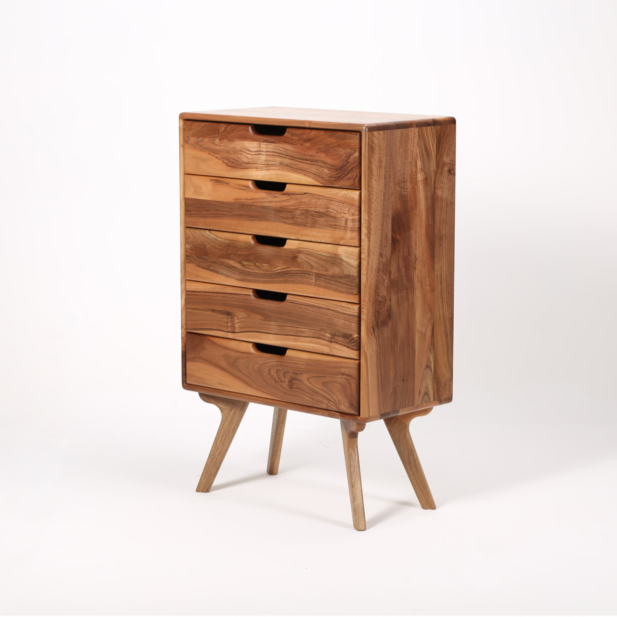 Komoda Amadeo 66x110 cm, material: masiven les oreh