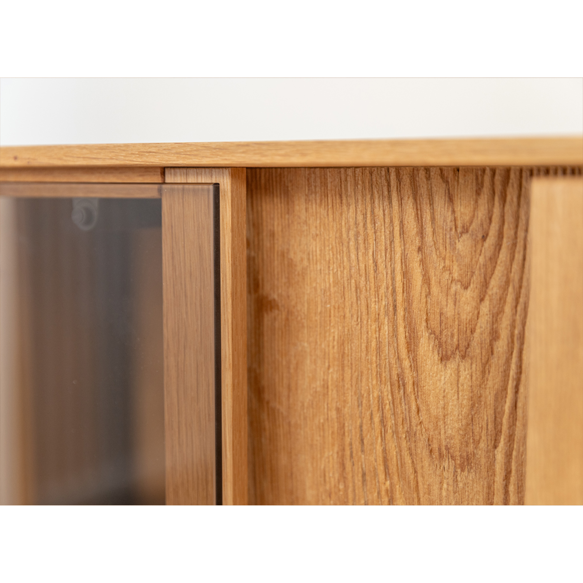 TV komoda Collodi s steklom, material: masivni hrast