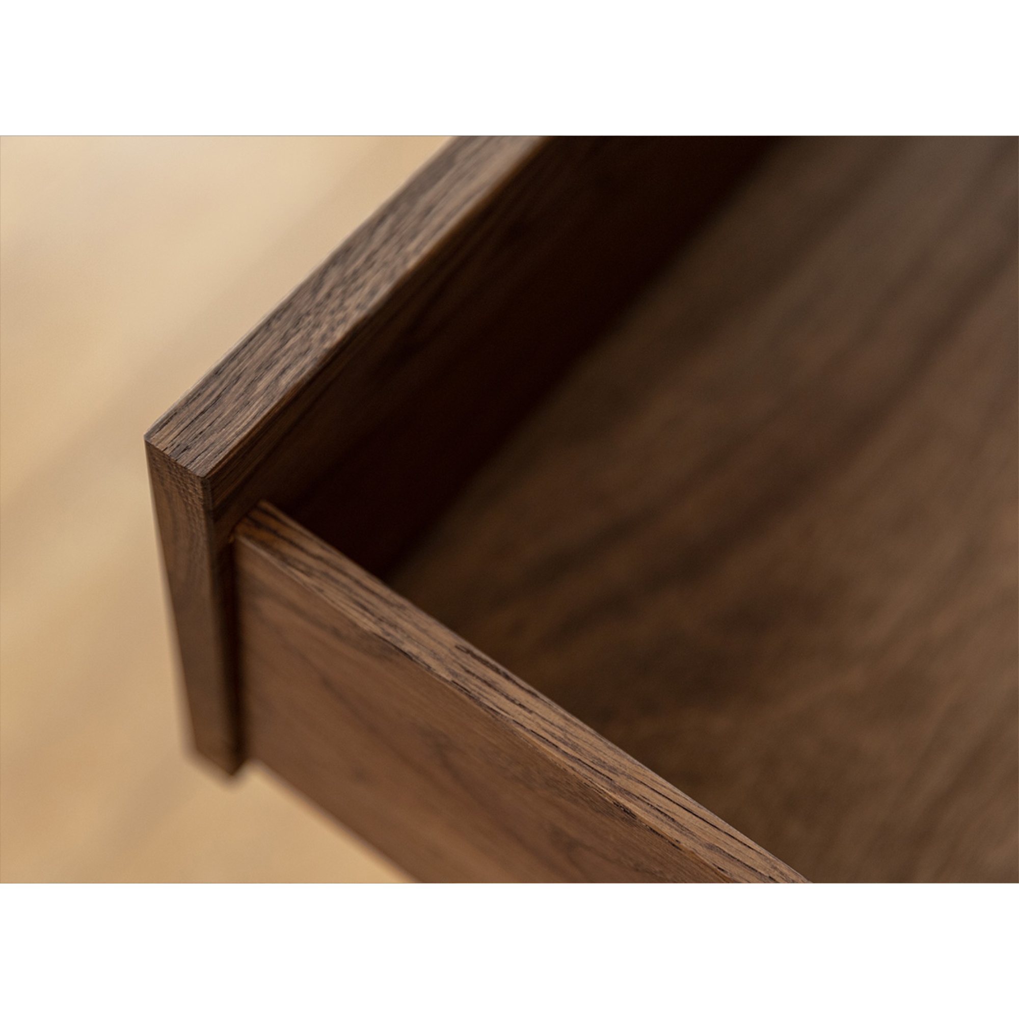 Komoda Modern Loft 120,50x45 cm s steklom, material: masivno hrastovo les