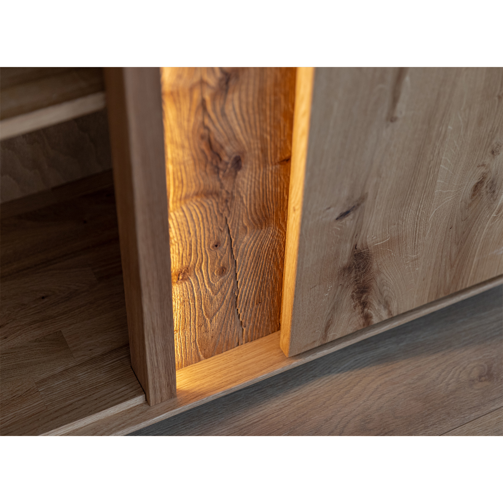 Vitrina Collodi 85x140 cm, Material: Masivno hrastovo les