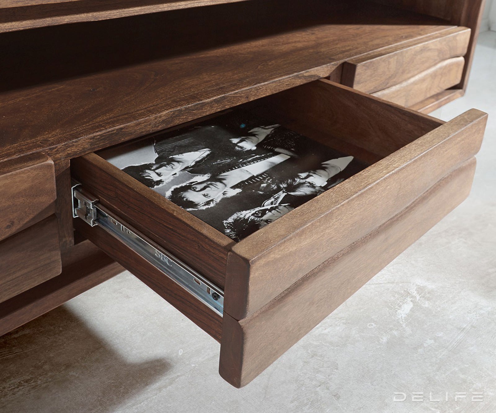 Predalnik Live Edge, 3 predali, 1 prekat, Material: akacija