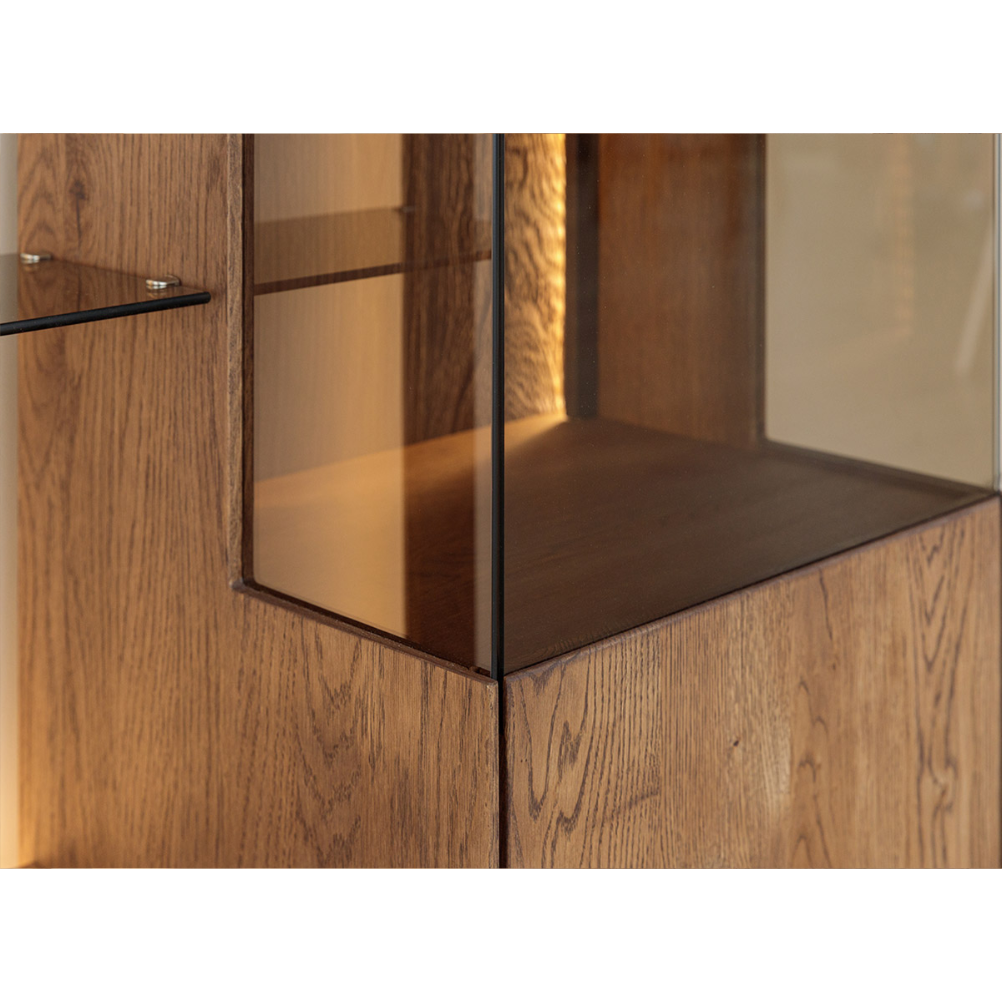 Vitrina Collodi 73x195 cm, Material: Masivno hrastovo les