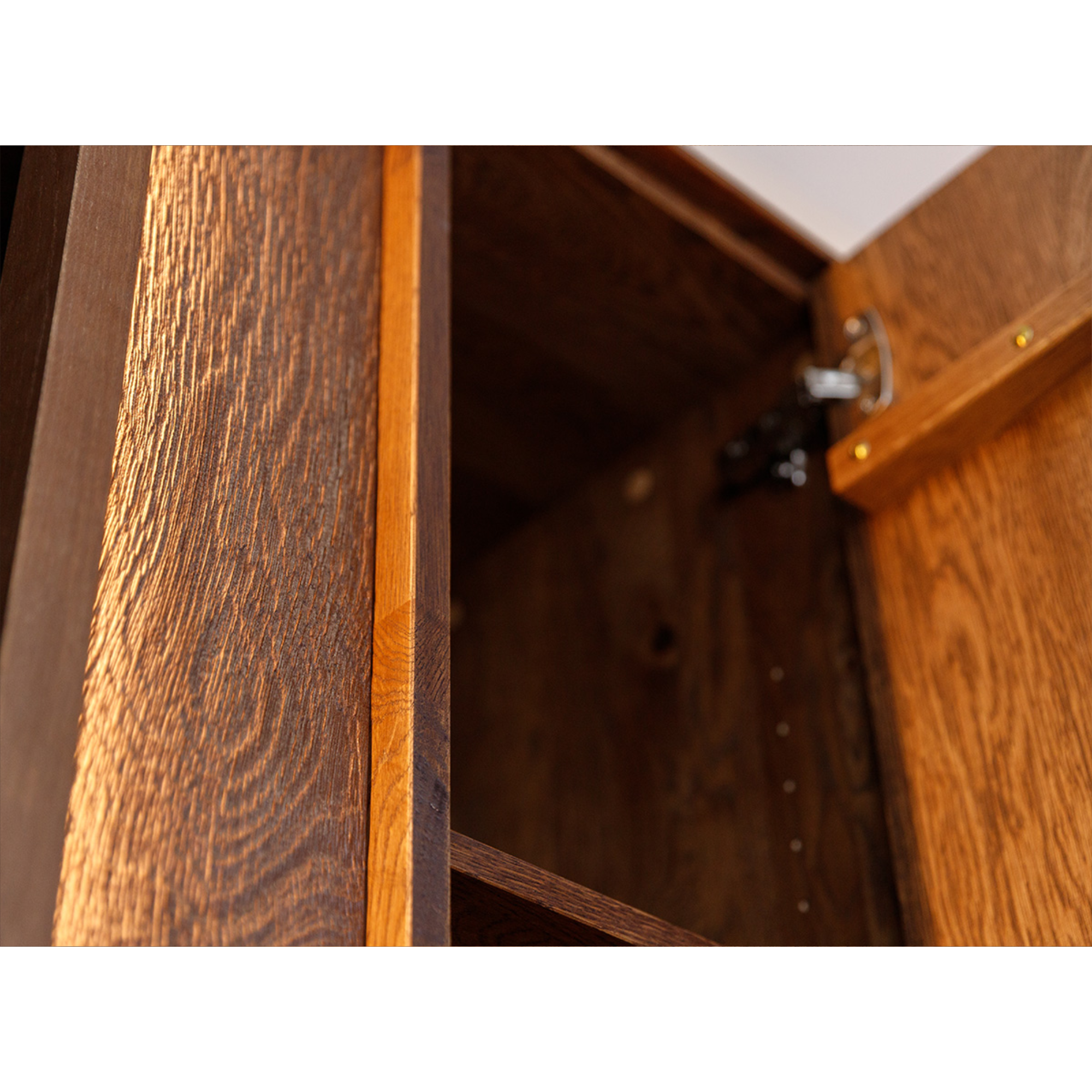 Vitrina Collodi 85x140 cm, Material: Masivno hrastovo les