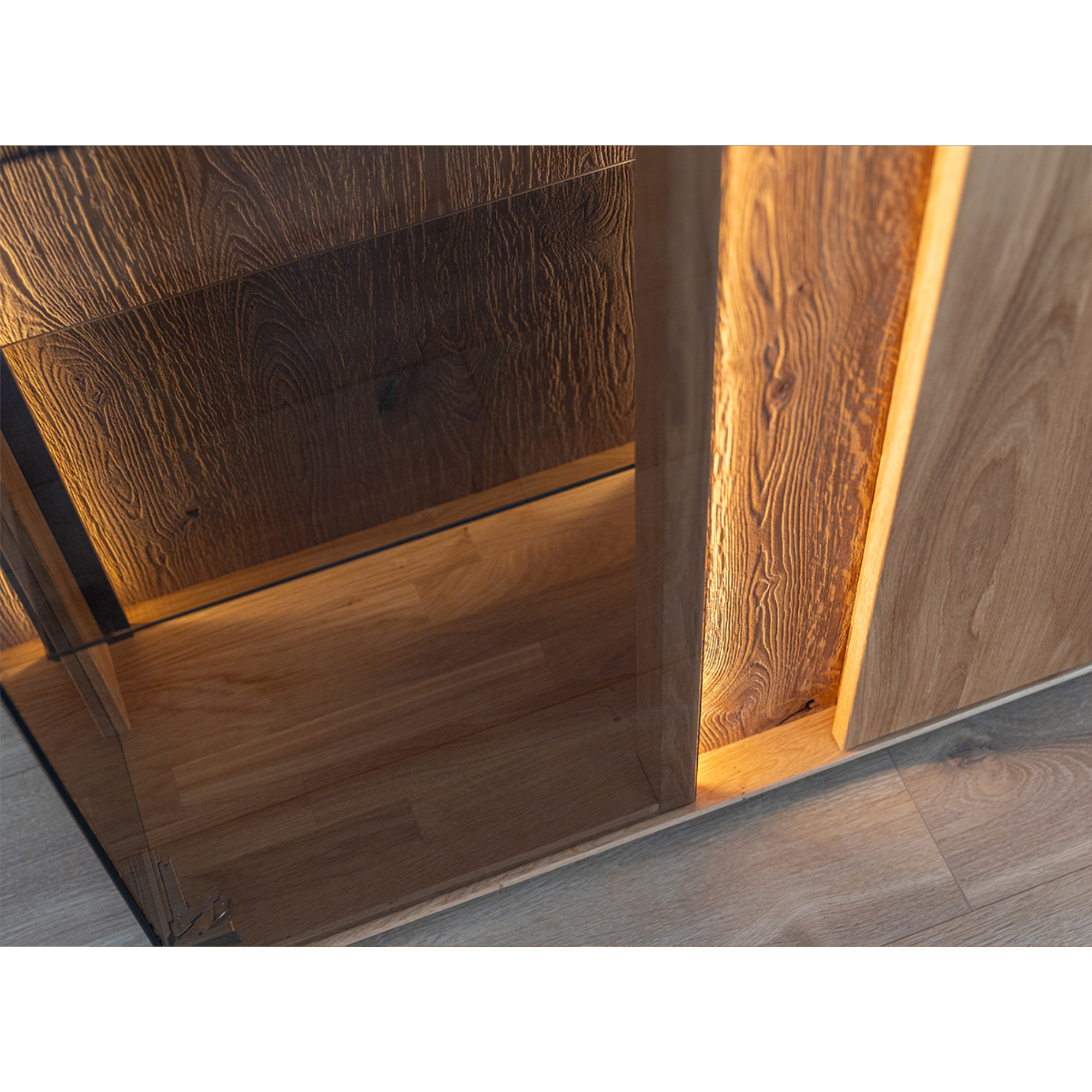 Vitrina Collodi 135x115 cm, Material: Masivno hrastovo les