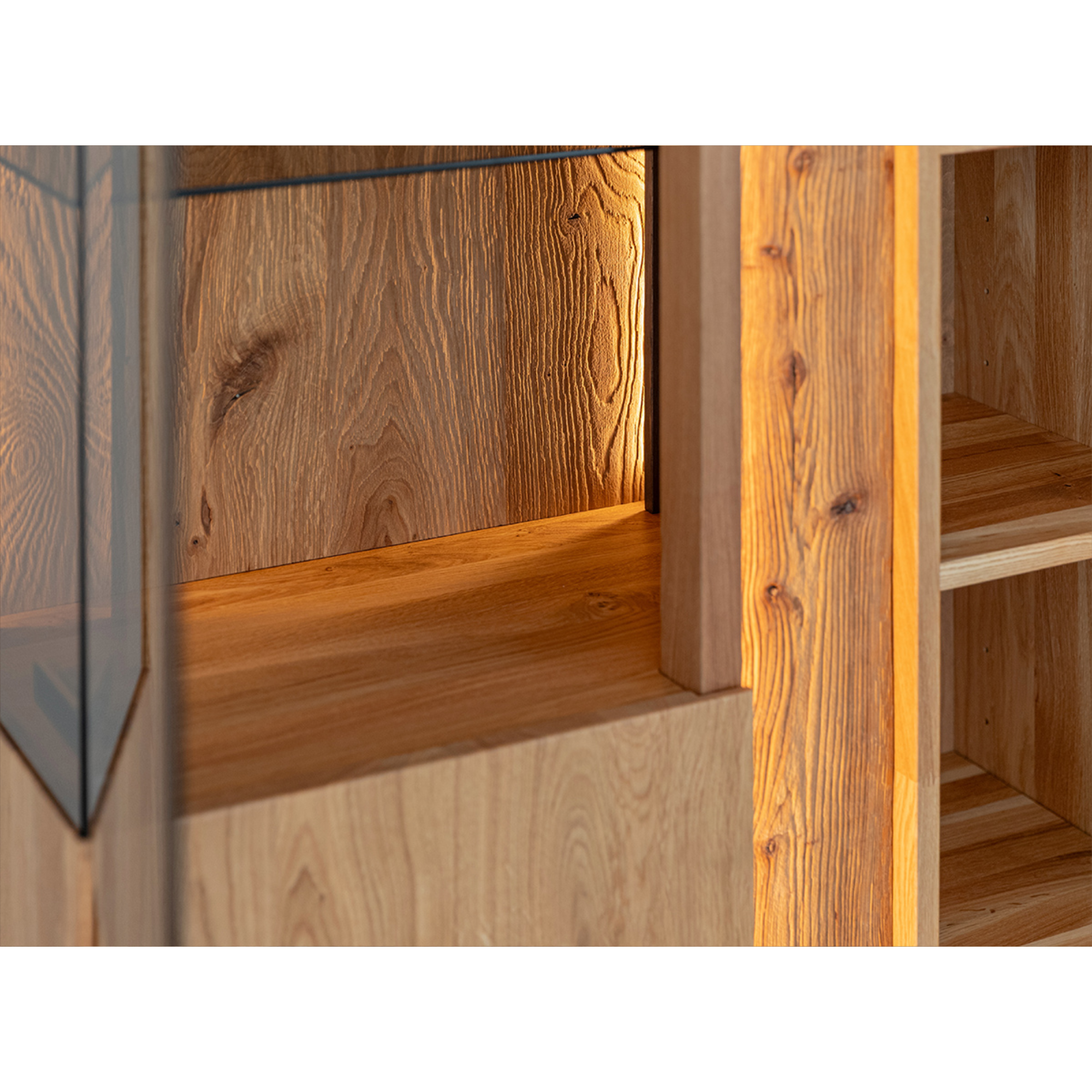 Vitrina Collodi 85x140 cm, Material: Masivno hrastovo les