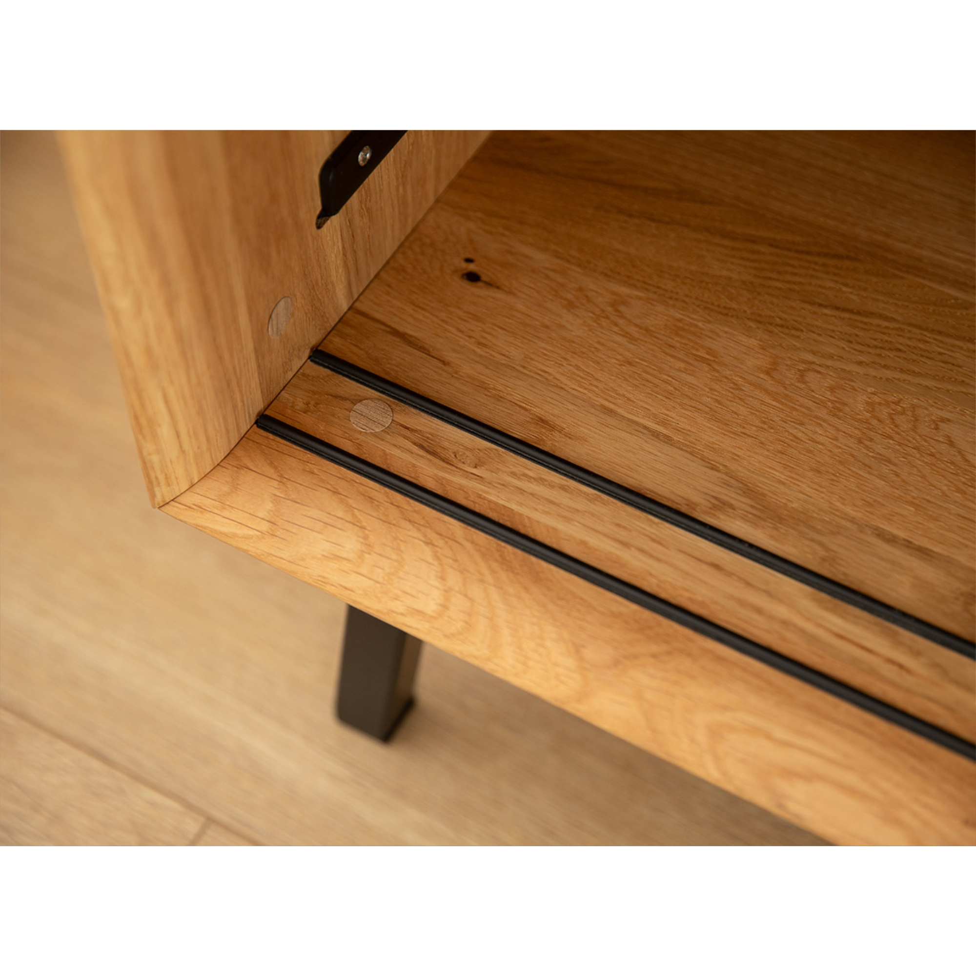 TV komoda Modern Loft 200x50 cm s steklom, material: masivni hrast