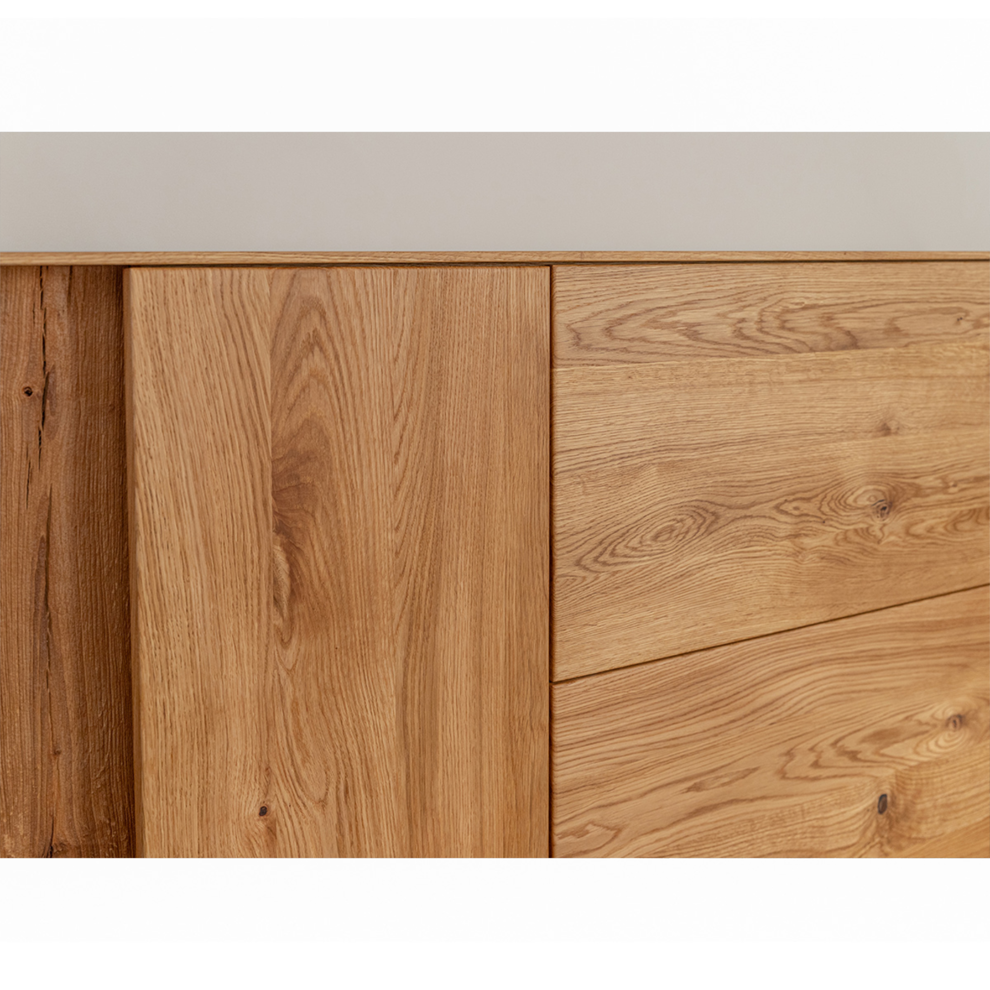 TV komoda Collodi, material: masivni hrast