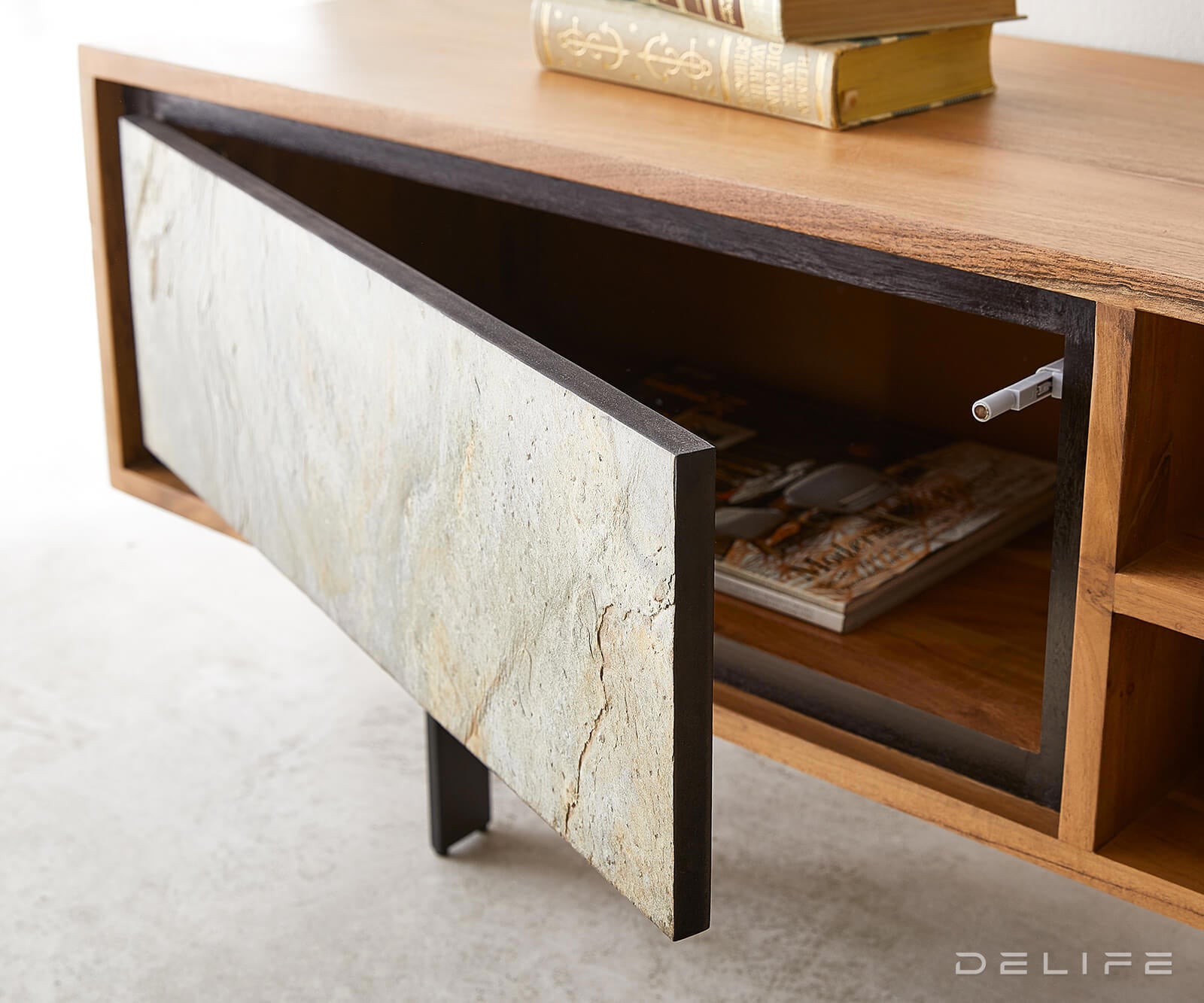 Juwelo komoda, material: akacija