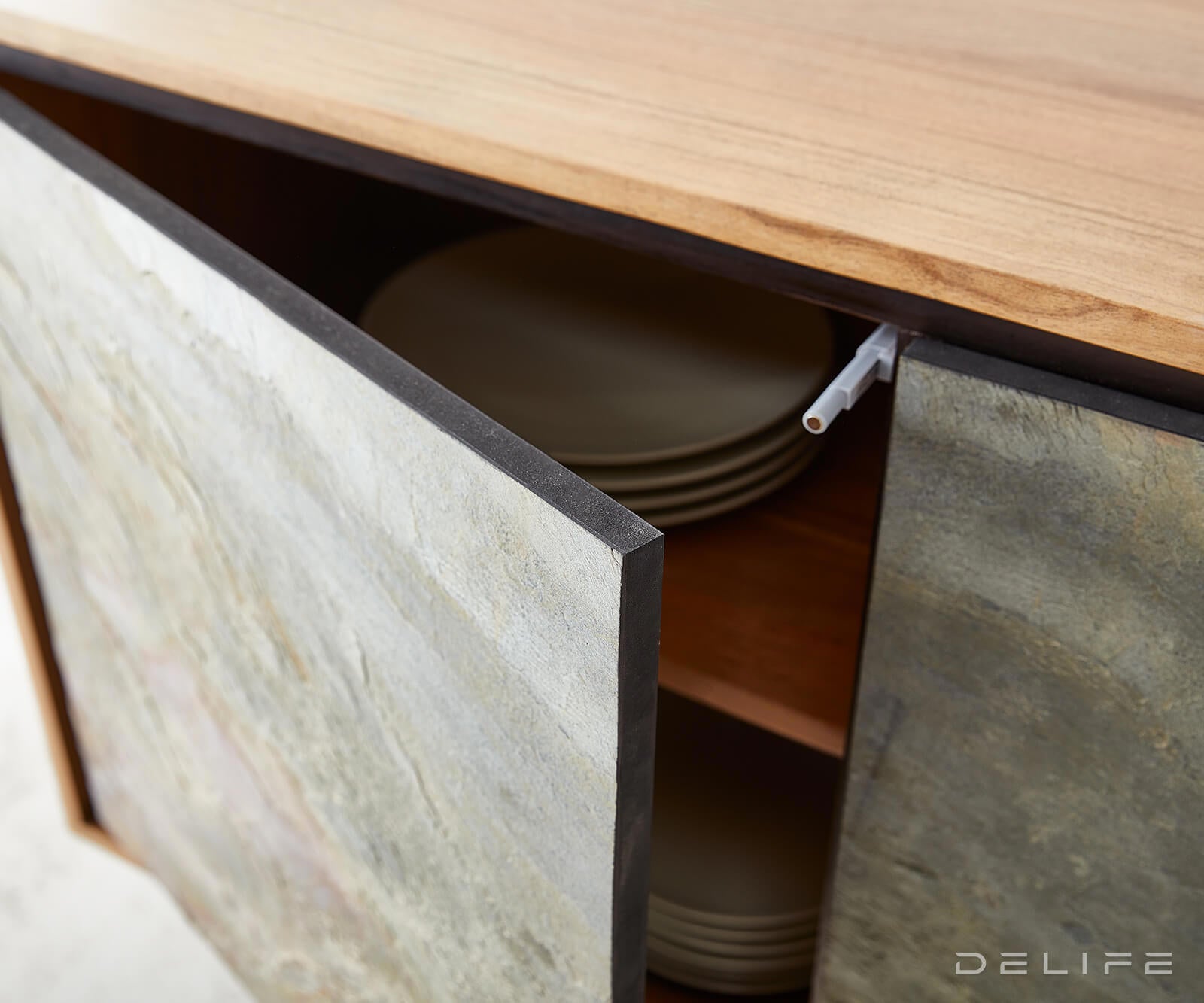 Juwelo komoda, material: akacija