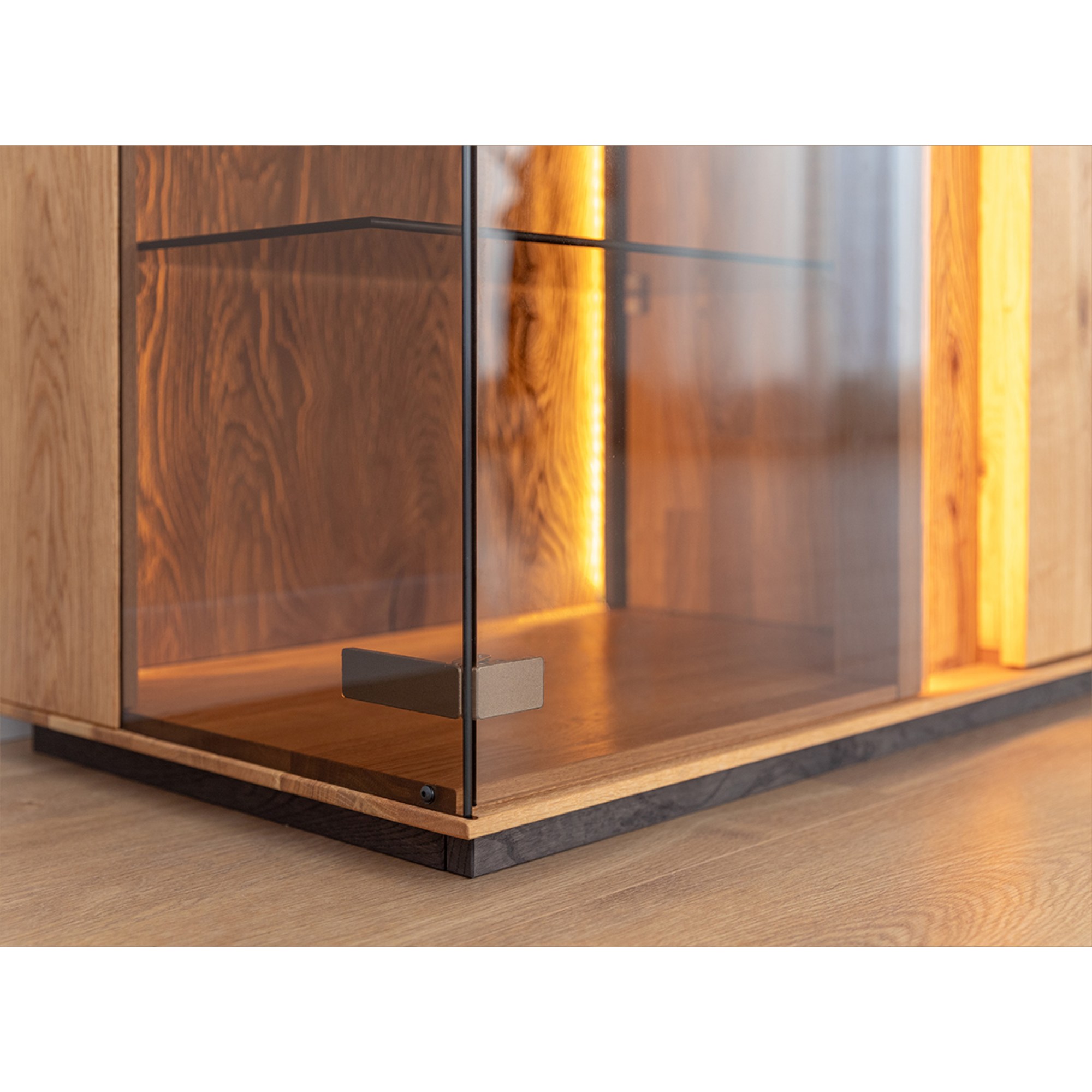 TV komoda Collodi s steklom, material: masivni hrast