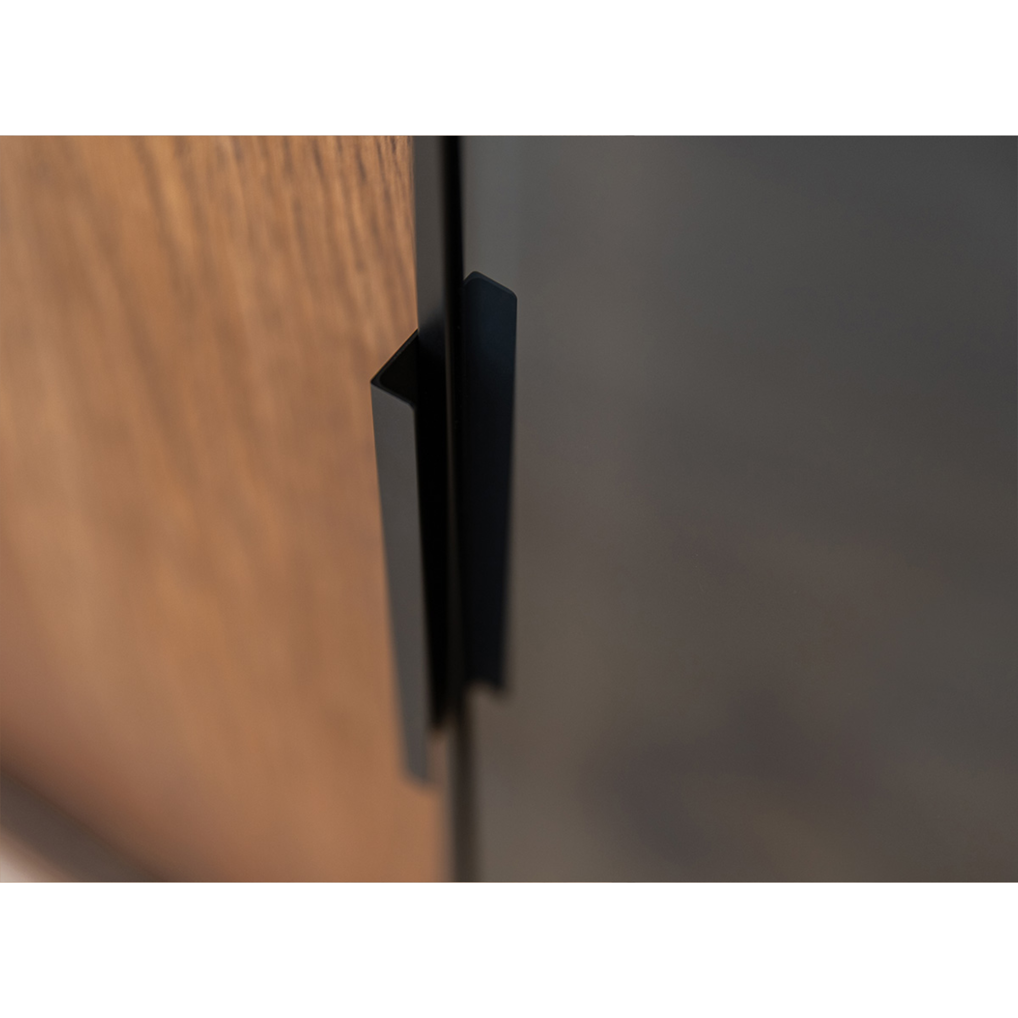 Komoda Modern Loft 101x45 cm s steklom, material: masivni hrast
