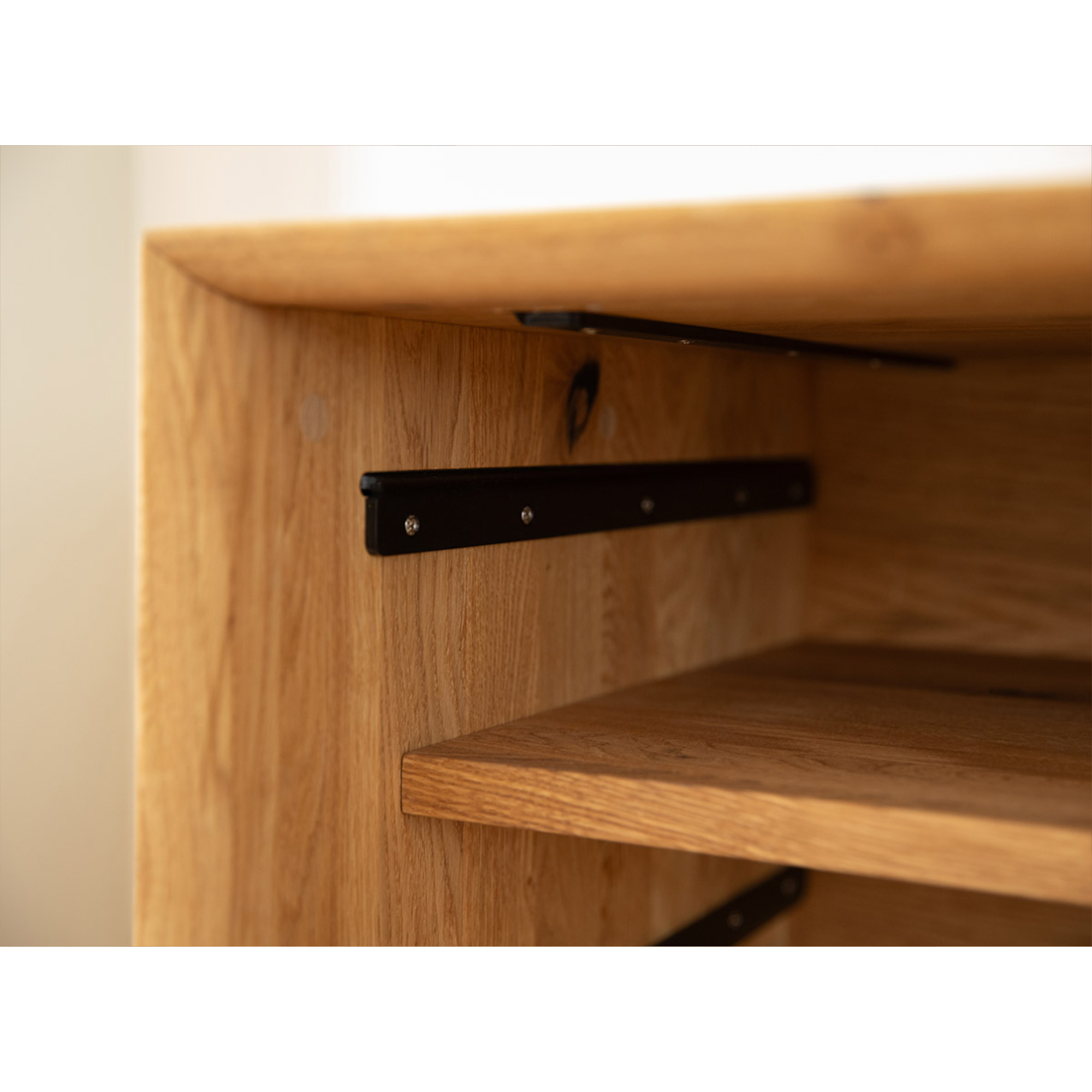 TV komoda Modern Loft 200x50 cm s steklom, material: masivni hrast