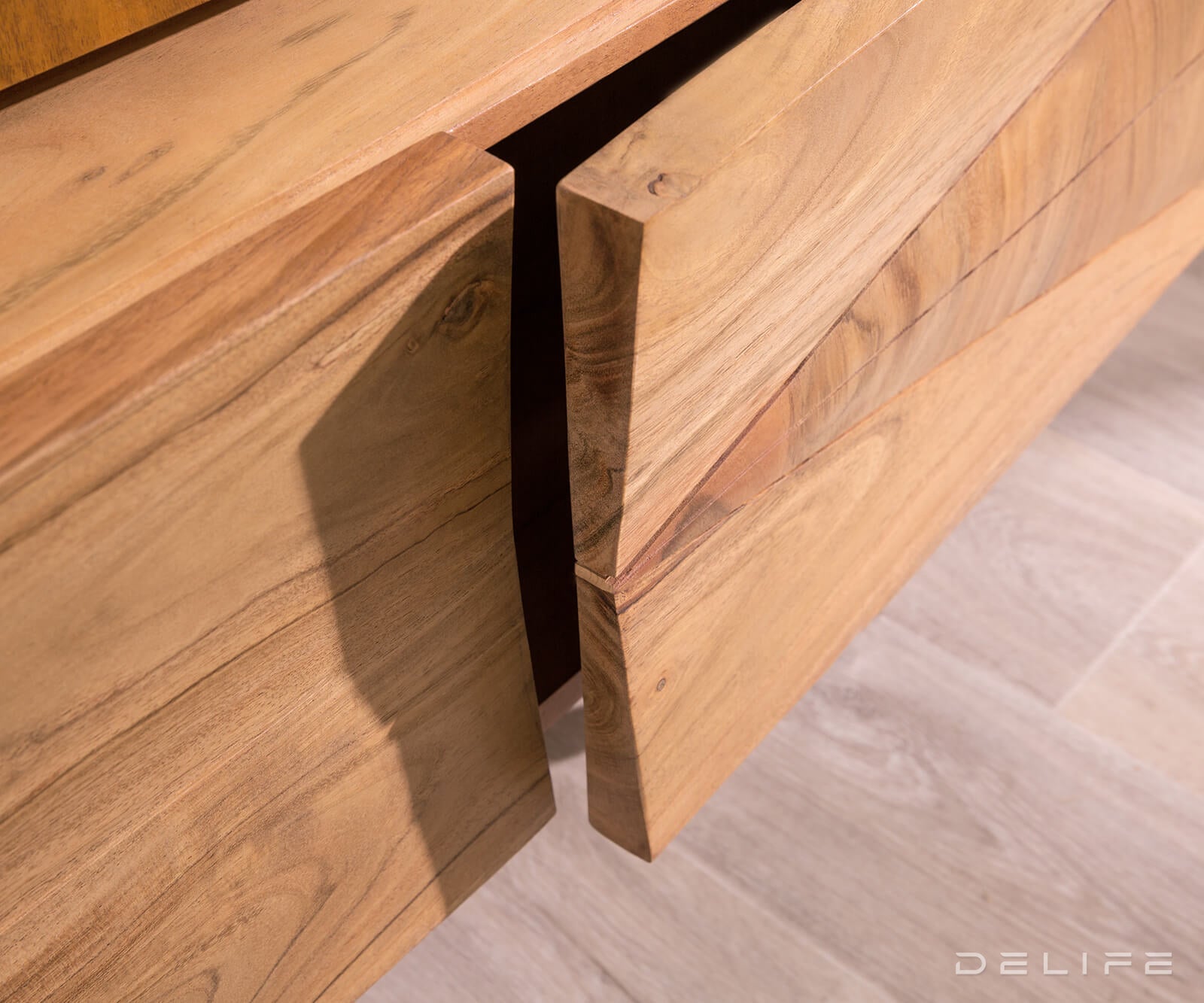 Dizajnerska komoda Wyatt 175 cm, material: akacija