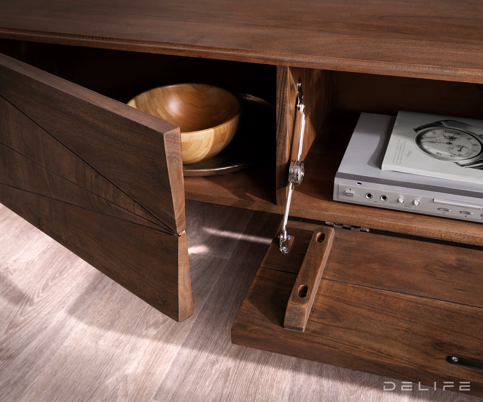 Dizajnerska komoda Wyatt 175 cm, material: akacija