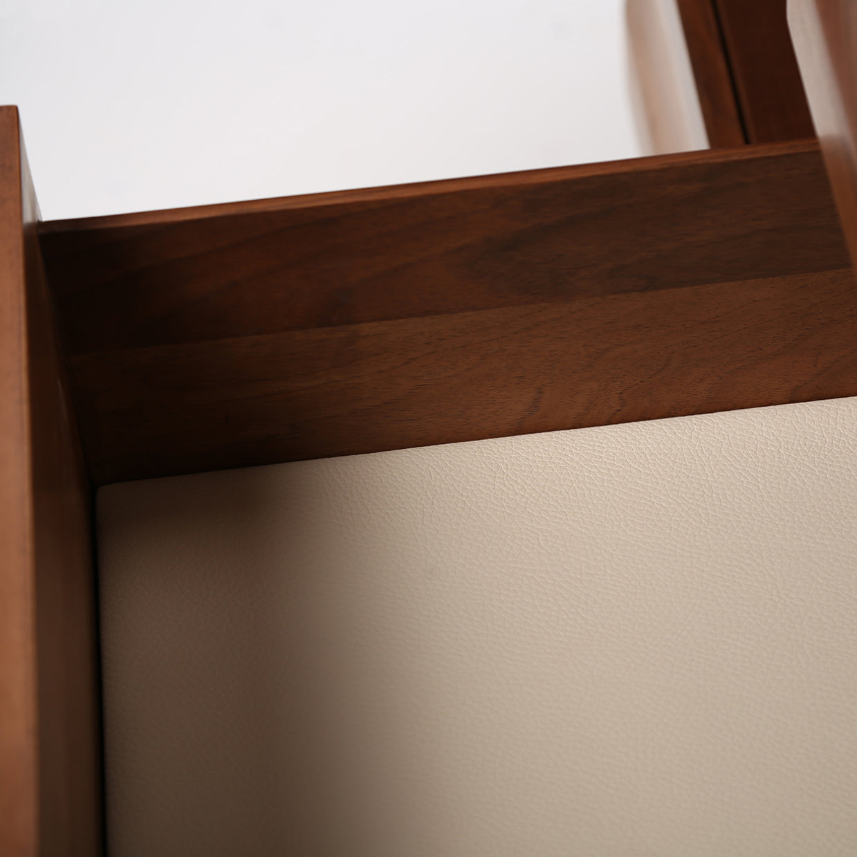 Komoda Antoni Alto 160x96 cm, material: polno les oreh