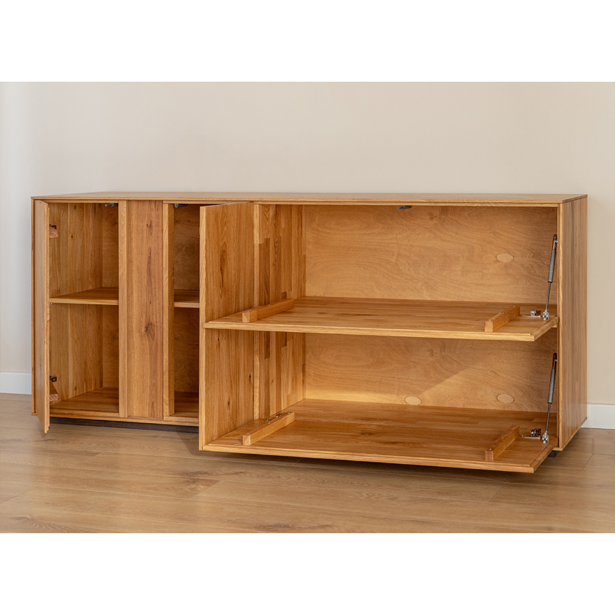 Komoda Collodi, Material: Masivni hrast