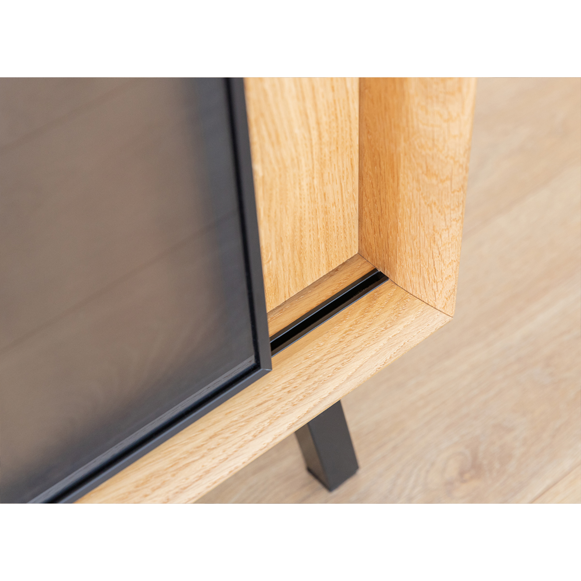 Komoda Modern Loft 101x45 cm s steklom, material: masivni hrast