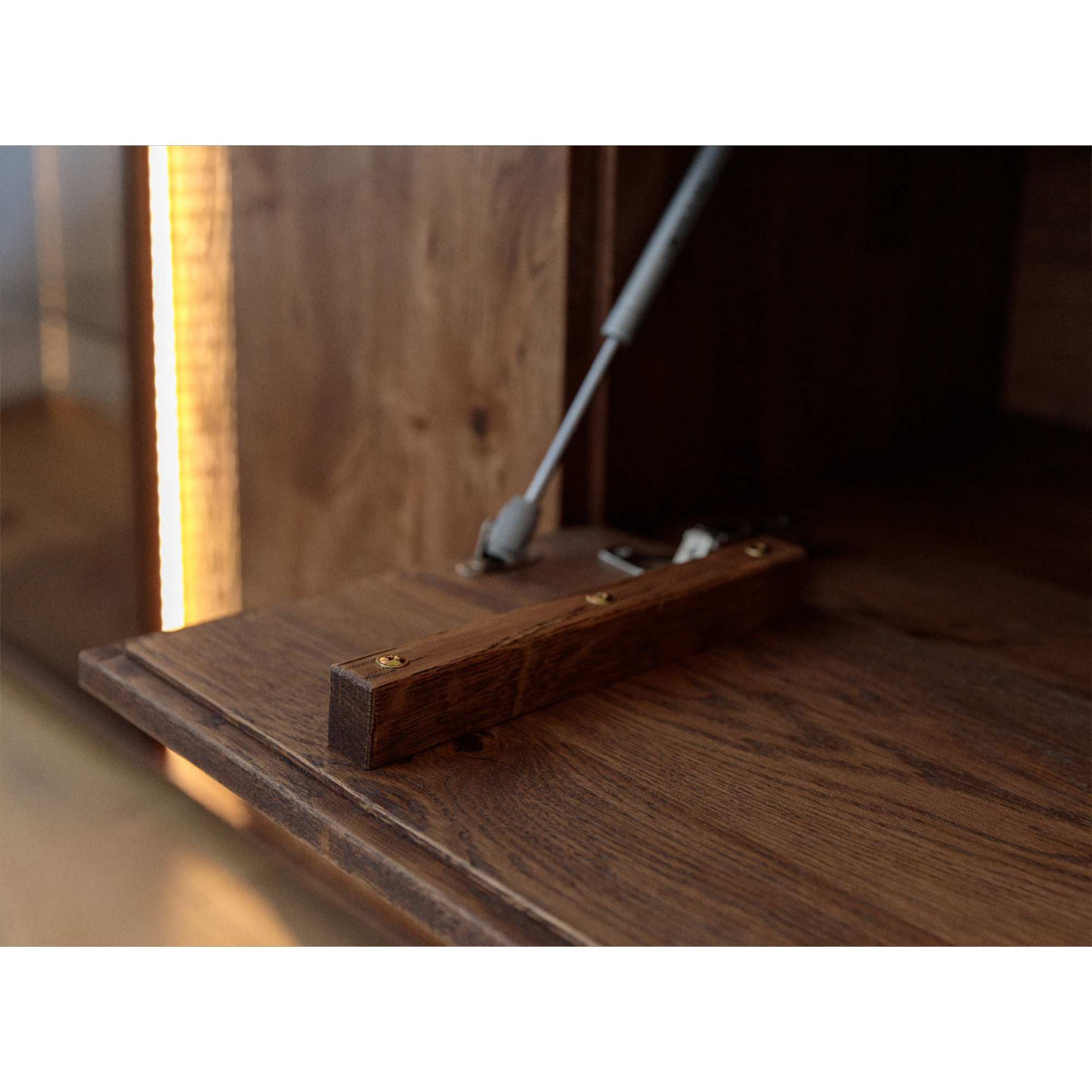 TV komoda Collodi s steklom, material: masivni hrast