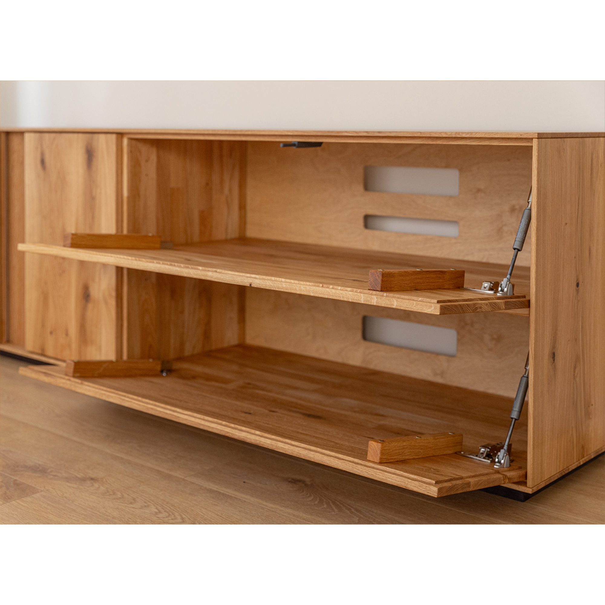 TV komoda Collodi, material: masivni hrast