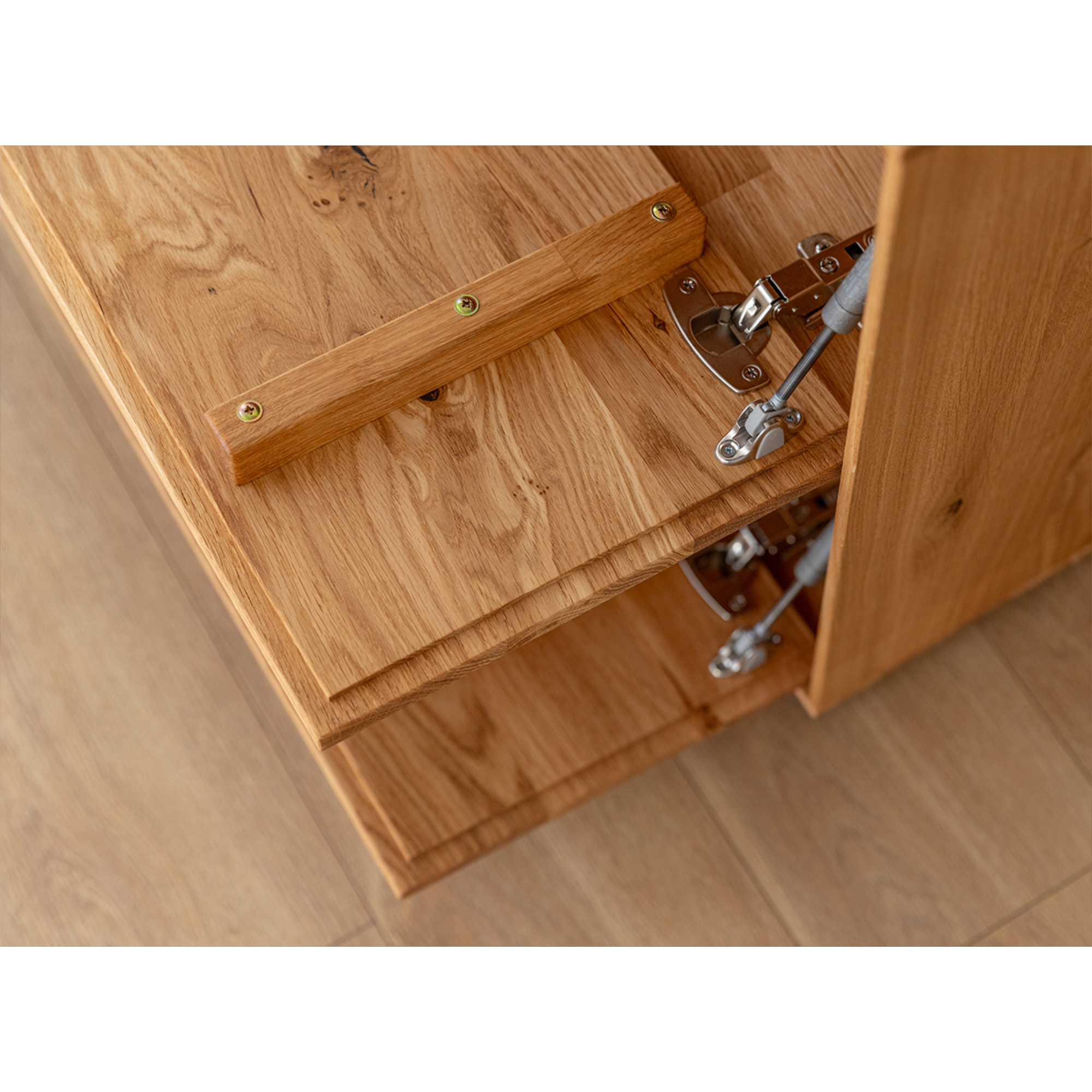 TV komoda Collodi, material: masivni hrast