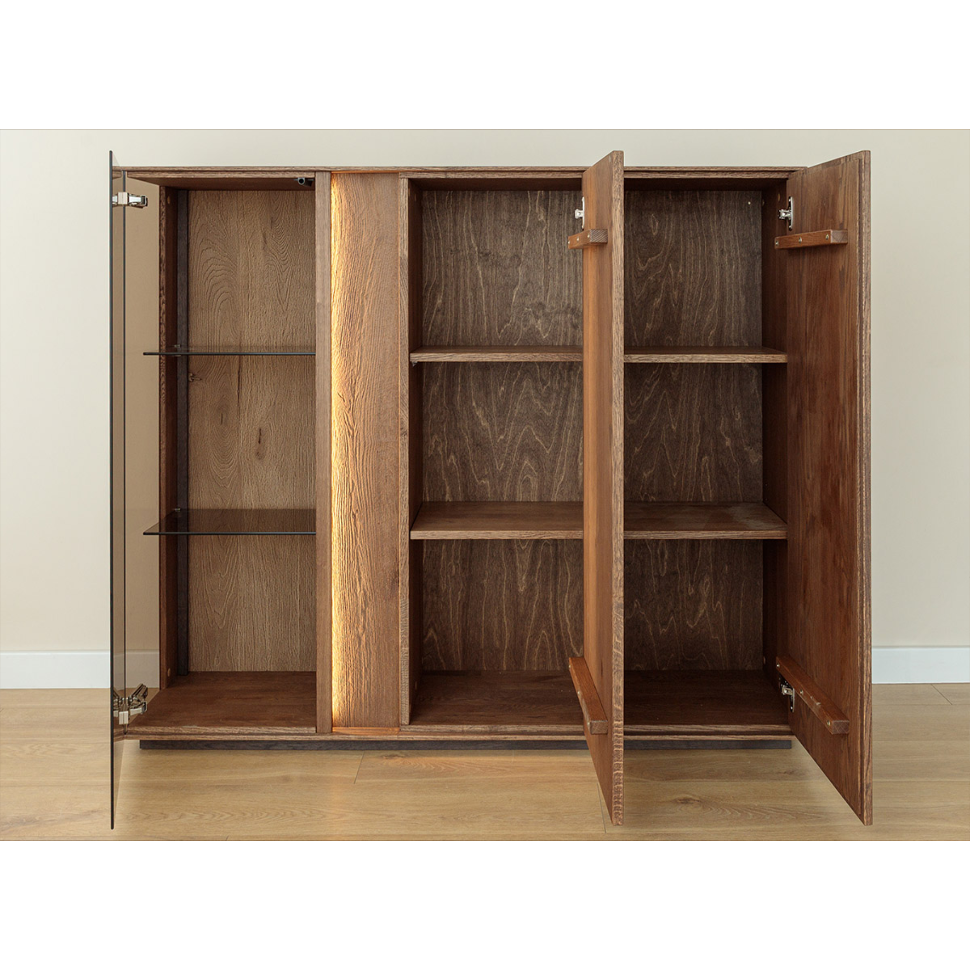 Vitrina Collodi 135x115 cm, Material: Masivno hrastovo les