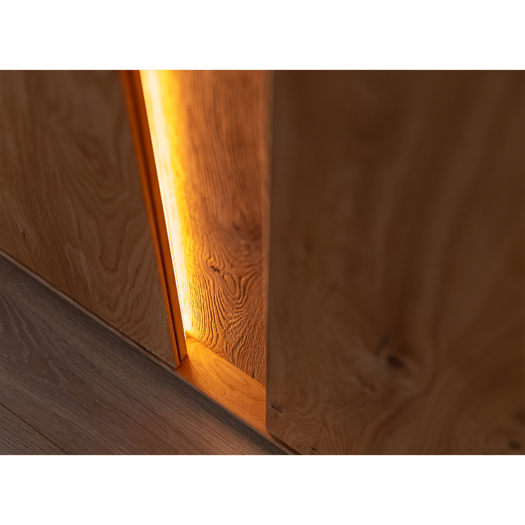Vitrina Collodi 84,50x205 cm, Material: Masivno hrastovo les
