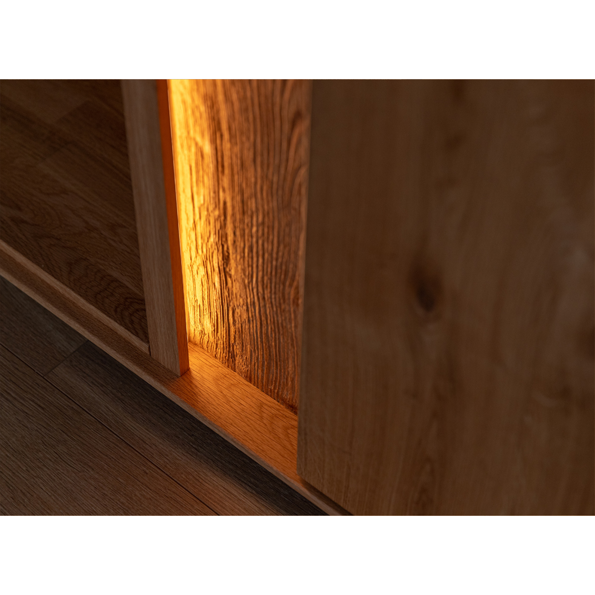TV komoda Collodi s steklom, material: masivni hrast