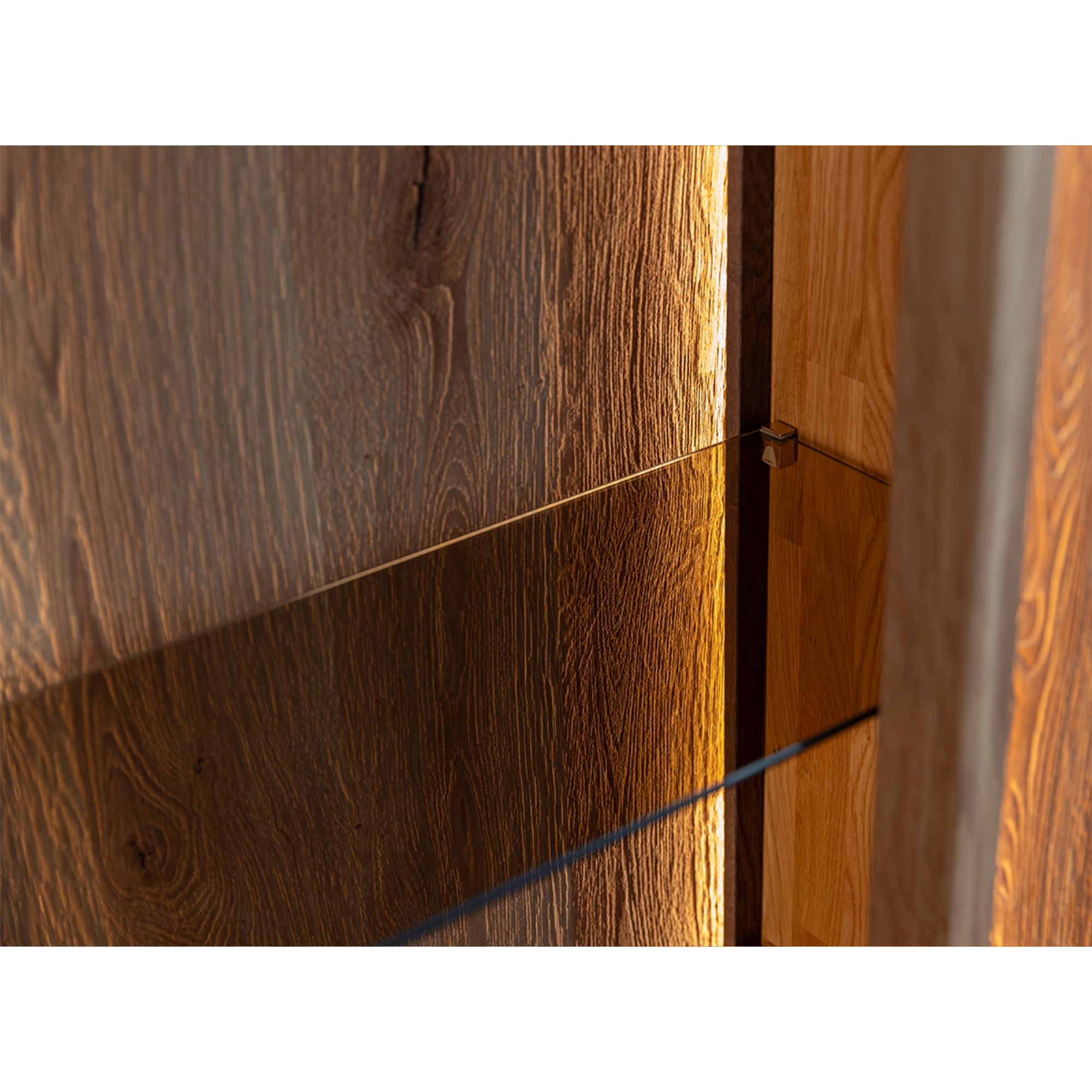 Vitrina Collodi 135x115 cm, Material: Masivno hrastovo les