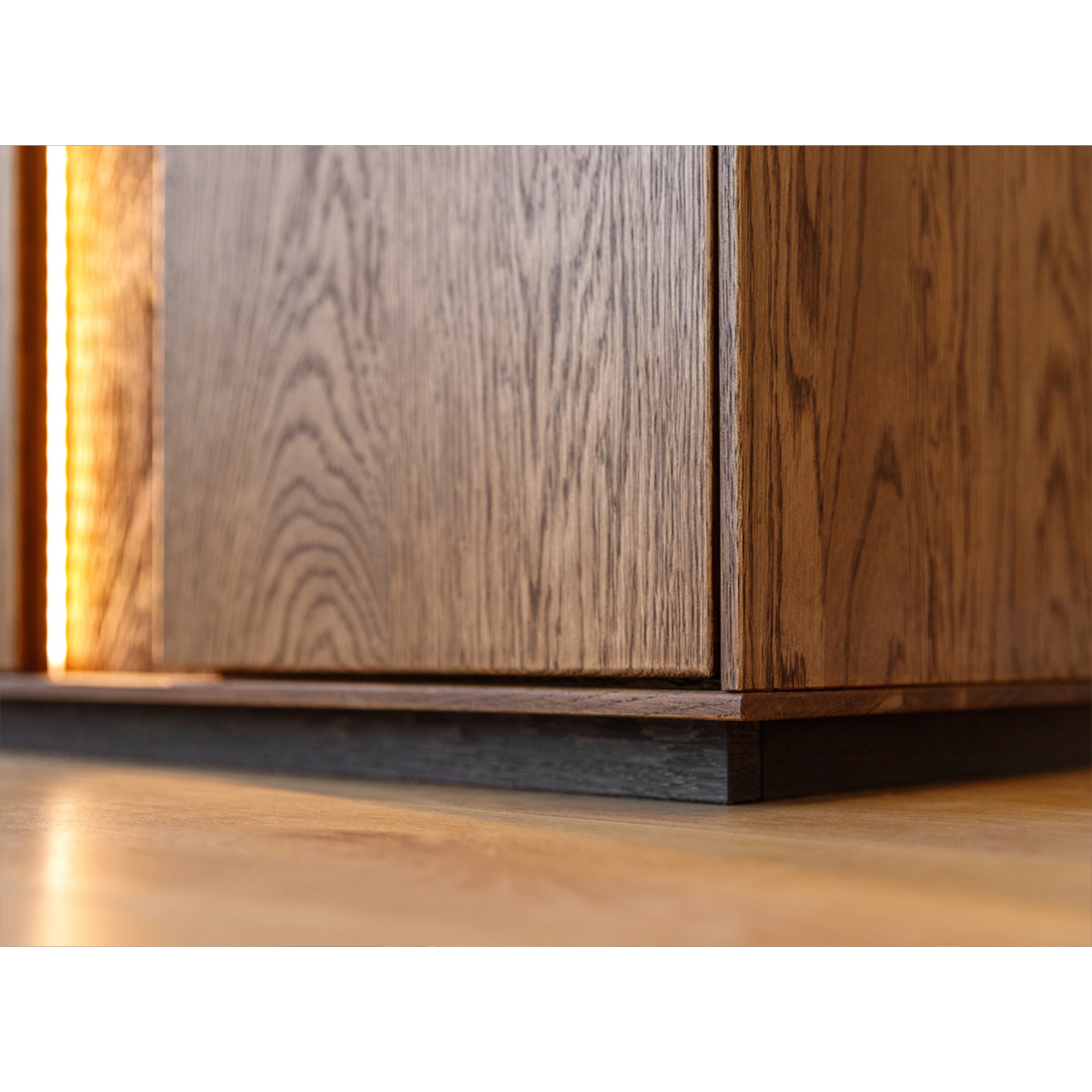 Vitrina Collodi 84,50x205 cm, Material: Masivno hrastovo les